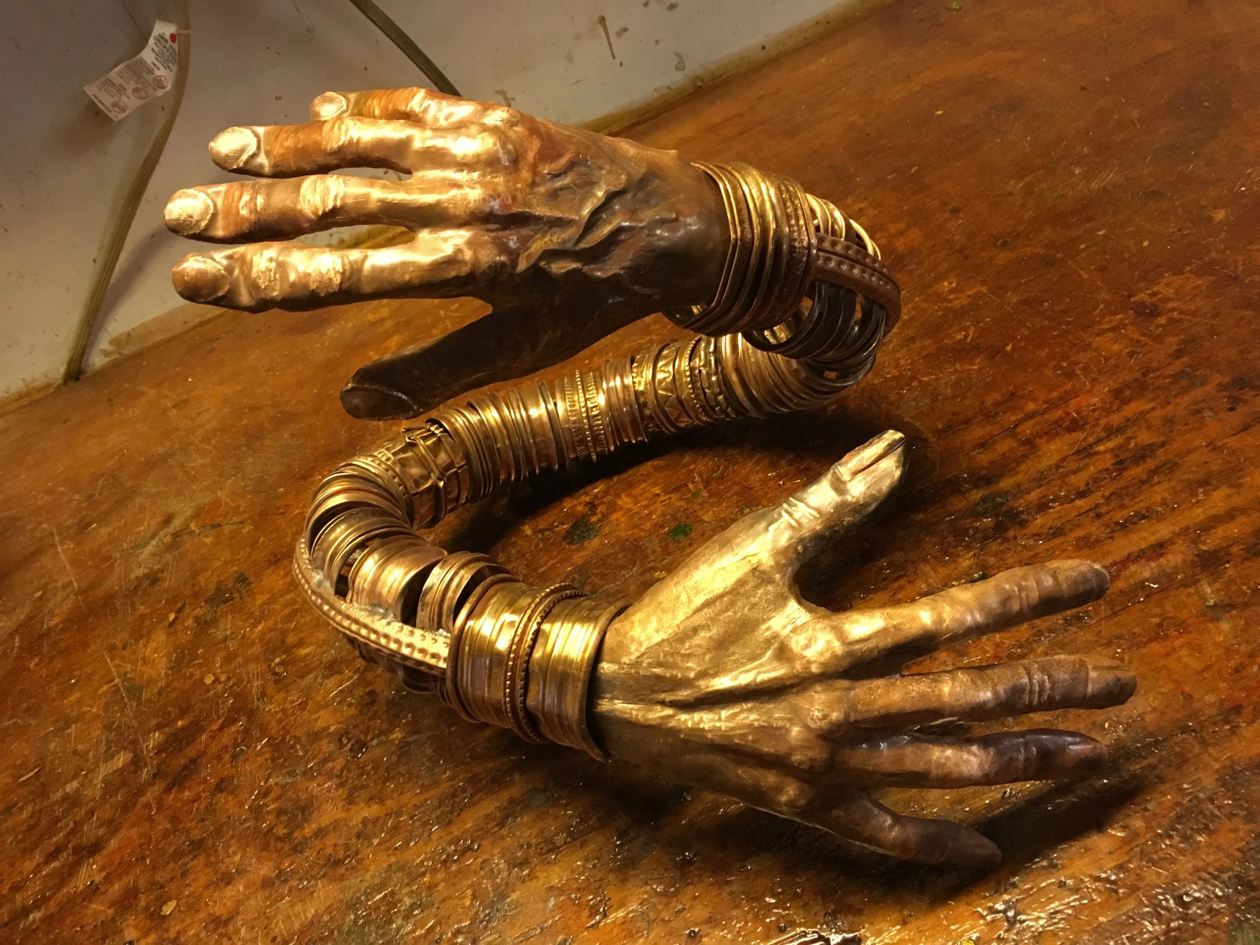 Automatic Hug  16"x12"x13"