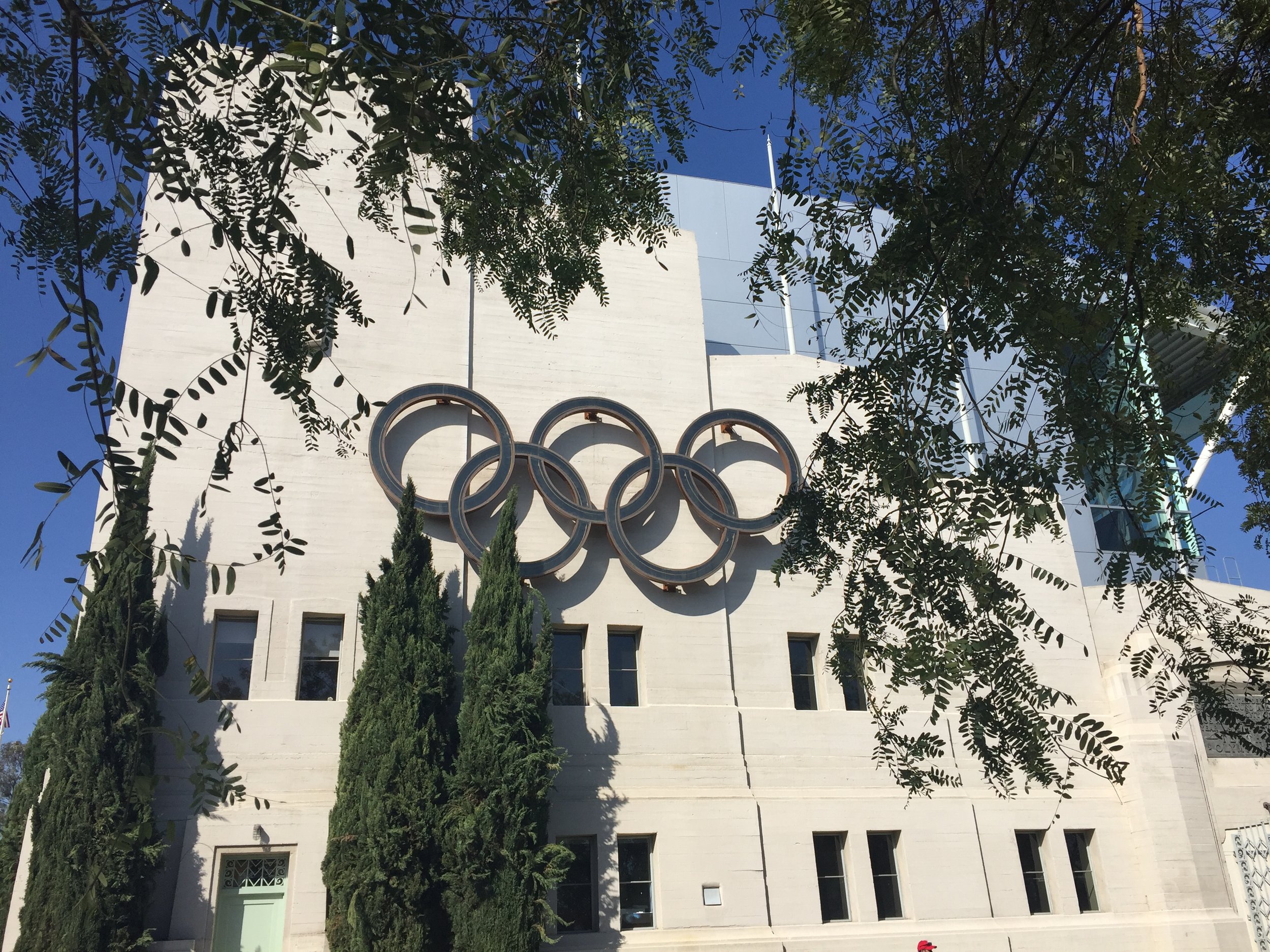 john-argue-swim-stadium-la84-01-1932-olympic-rings.jpg
