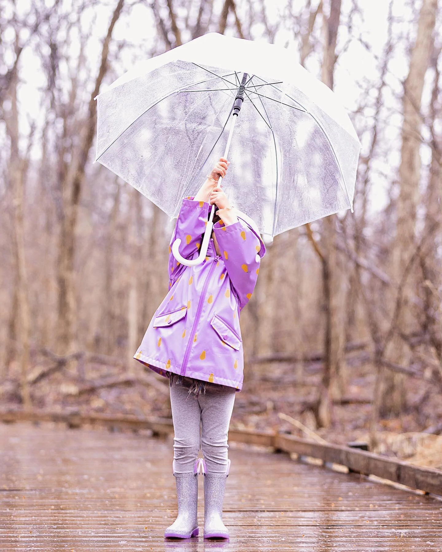 This little cutie is turning 4! Since her favorite show is @officialpeppa , we went outside and jumped in some puddles 💦
.
.
.
.
#puddlejumper #rainyday #umbrellagirl #rainboots #rainseason #peppapig #peppapigbirthday #birthdayphotoshoot #birthdayph