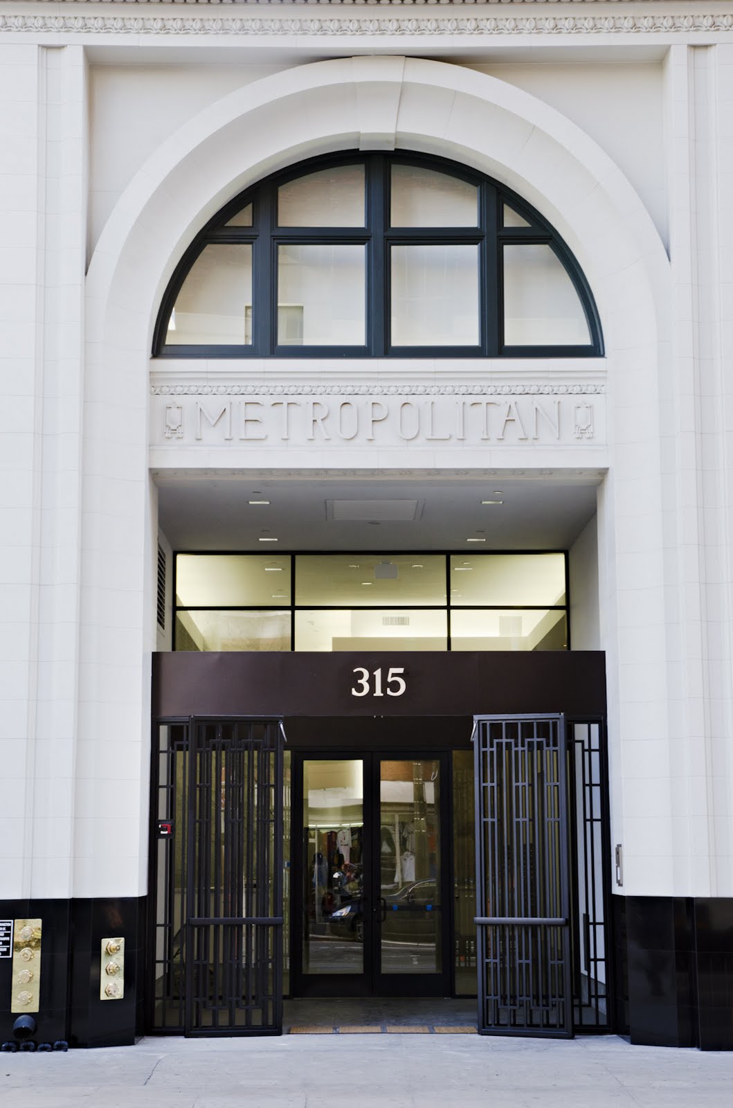 2011•01•18-The_Metropolitan-903-Color.jpg