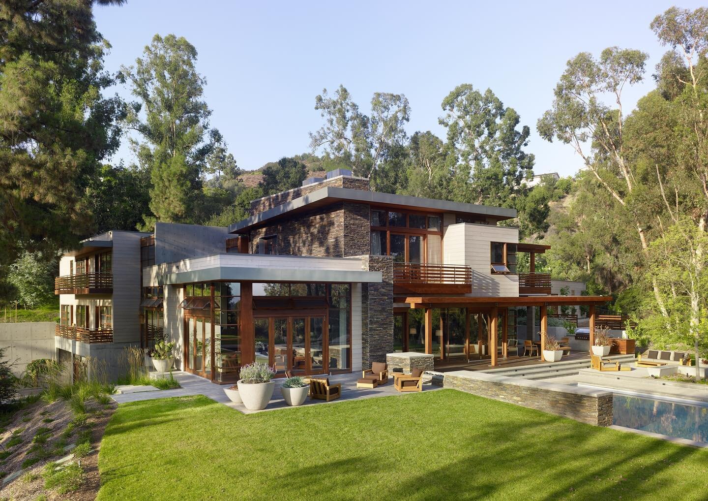 This custom residence is inspired as much by its unique setting as the client&rsquo;s lifestyle. Breaking the structure into smaller parts reduces the mass and establishes a physical connection with the outdoors; access is available from almost any r