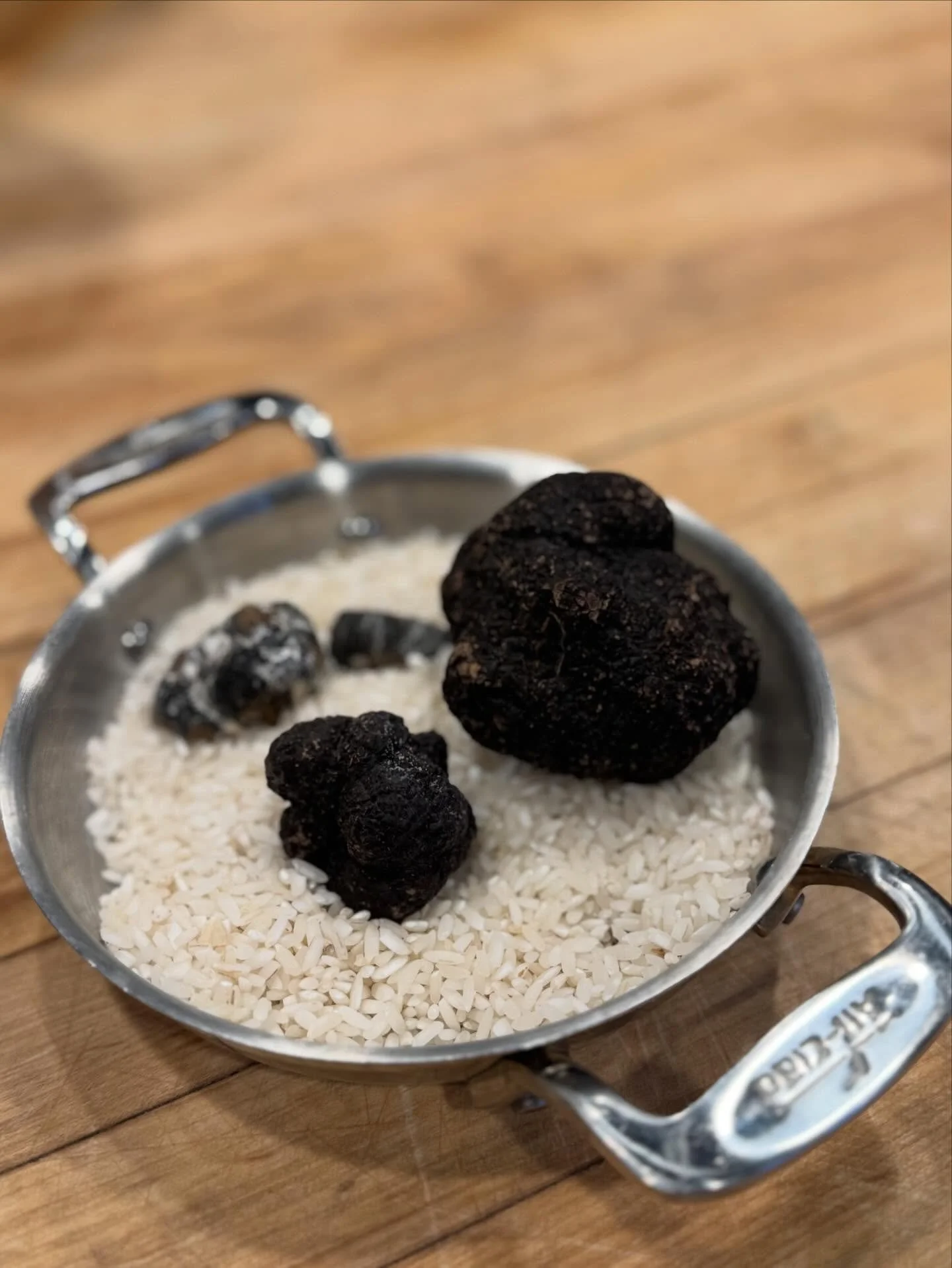 Black Winter Truffles 
#hotandhotfishclub #blackwintertruffles #truffleseason #onthemenutonight #eatlocal
