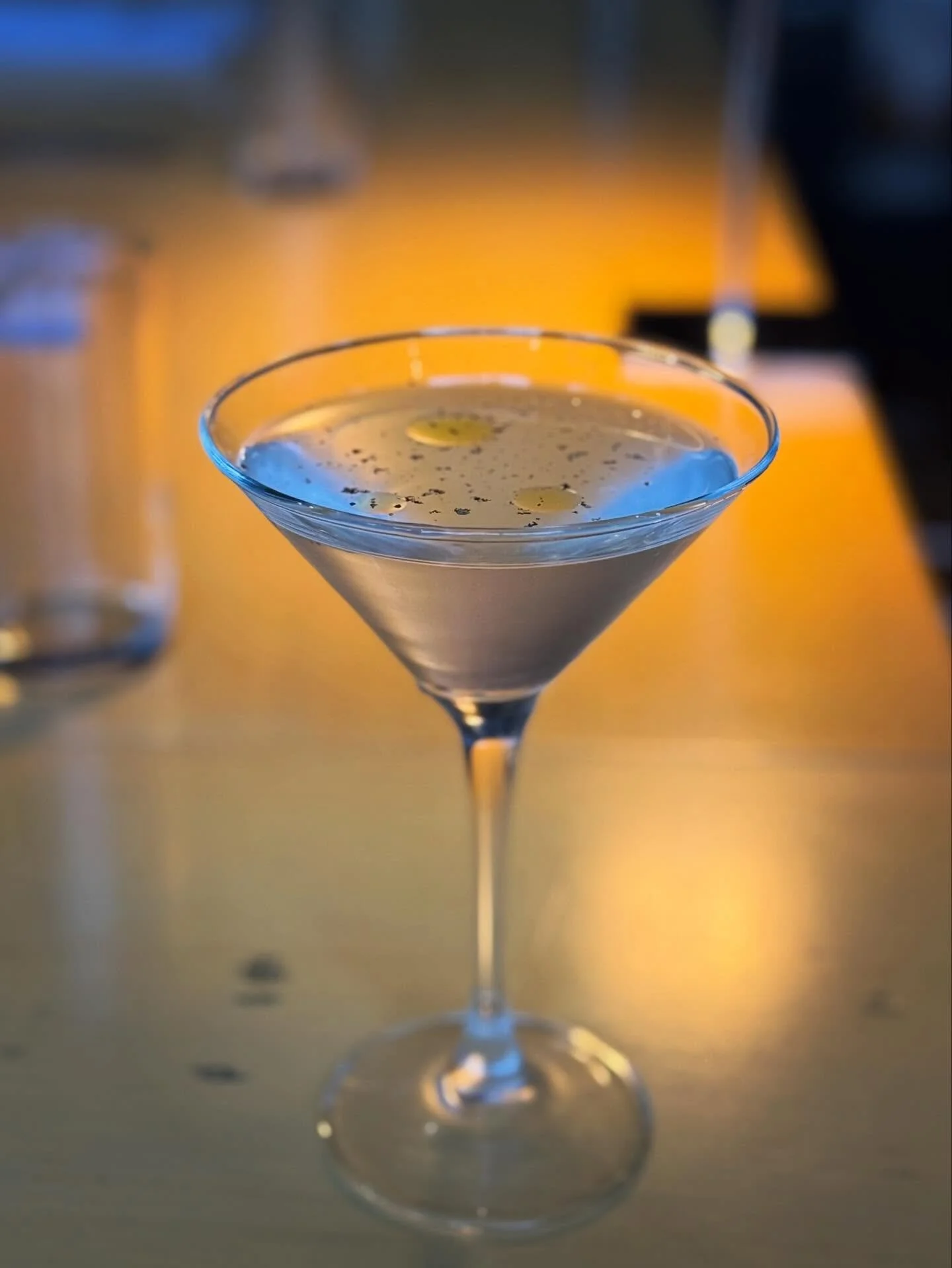 The Julius 
Parmesan Fat Washed @graygoosevodka &bull; @lillet.usa &bull; Olive Oil &bull; Black Pepper 
#hotandhotfishclub #martinimenu #martini