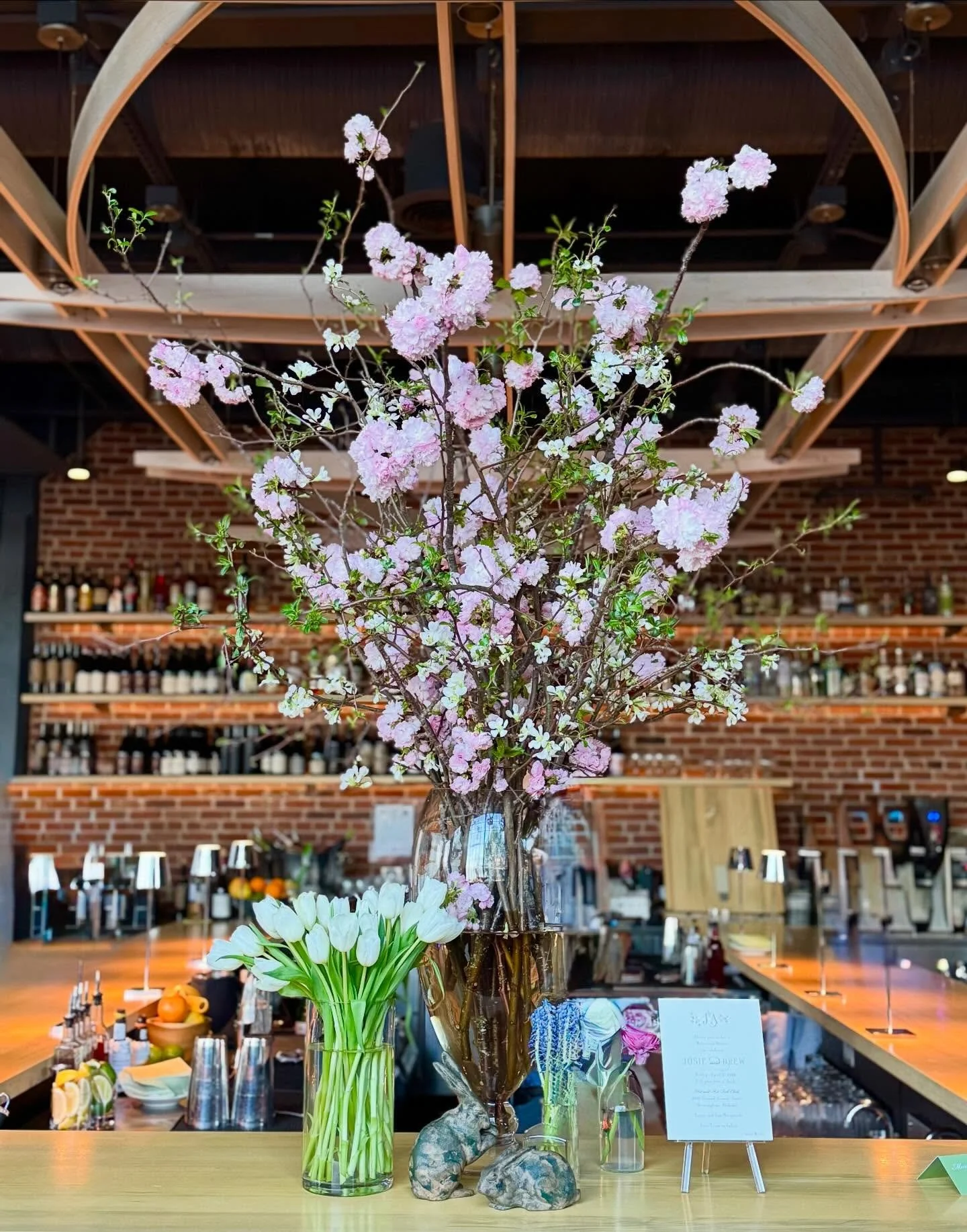 Spring in full bloom at the bar.

Soft light, fresh flowers, and a room that feels just right for lingering a little longer. Join us for cocktails, good company, and a taste of the season. 

#HotAndHotFishClub #SpringInBirmingham #EasterWeekend #Pati