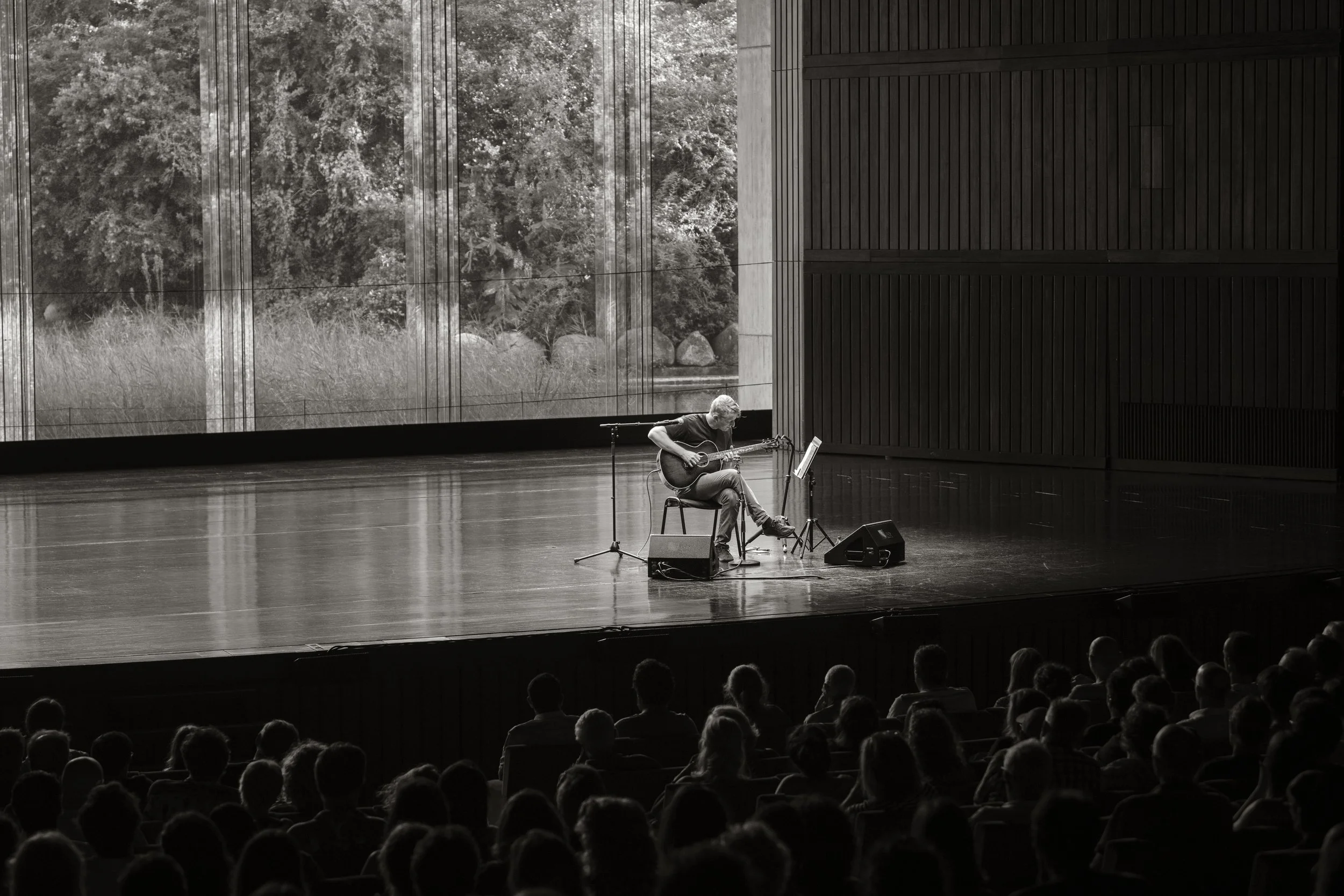 BW_ShaneParish_solo_JazzEmAgosto_2025_Day09_ByPetraCvelbar_500.jpg