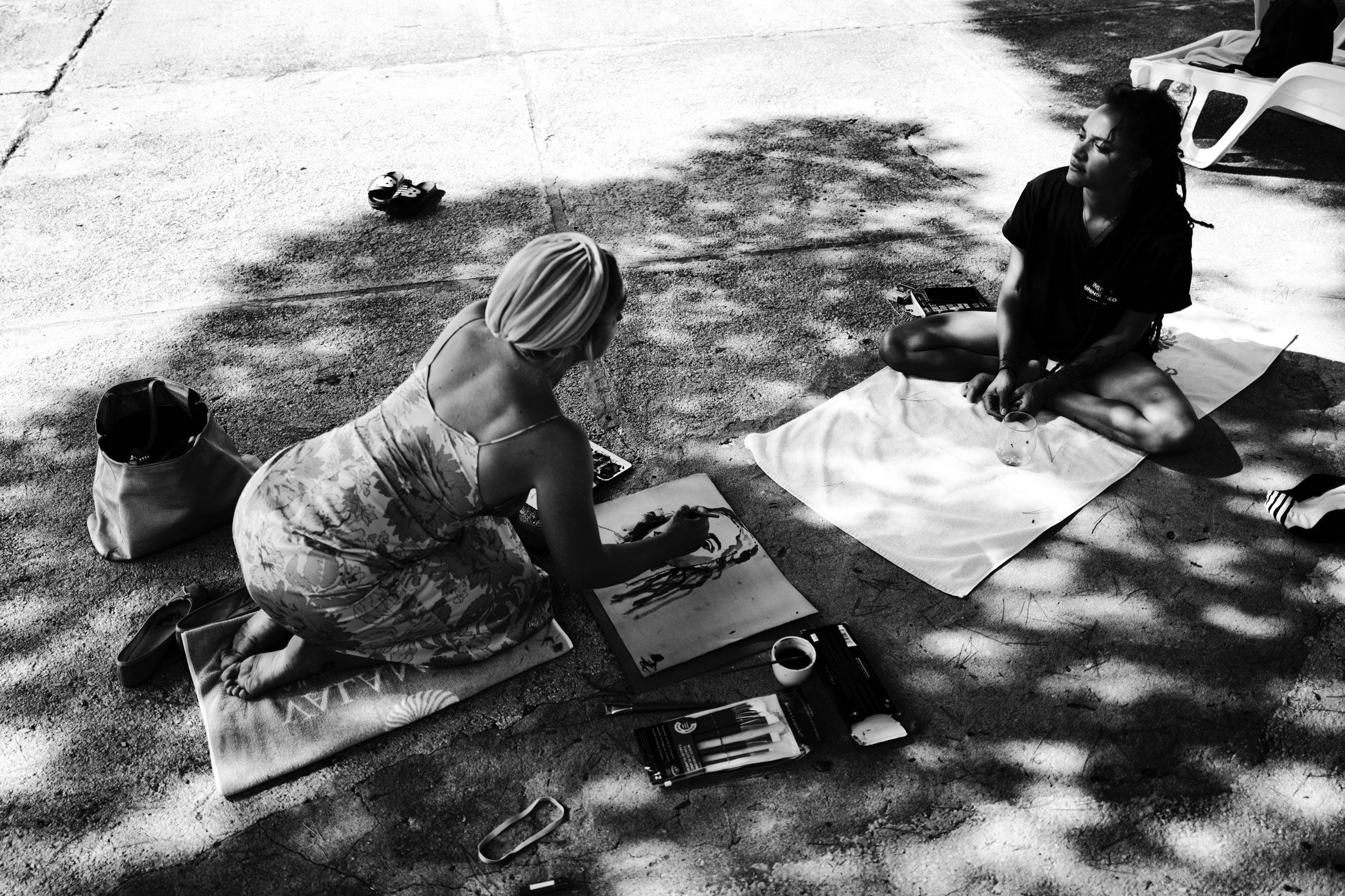 Jemima Kirke — painting outdoors
