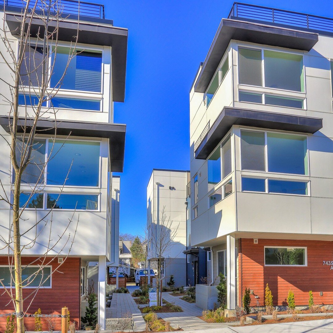 Time for #TBT to Seattle's Green Lake neighborhood and our 4-Star Built Green, 14-unit Griffin Townhomes development for Isola Homes! Featuring modern units with high walk and bike livability scores, the community is geared towards offering opportuni