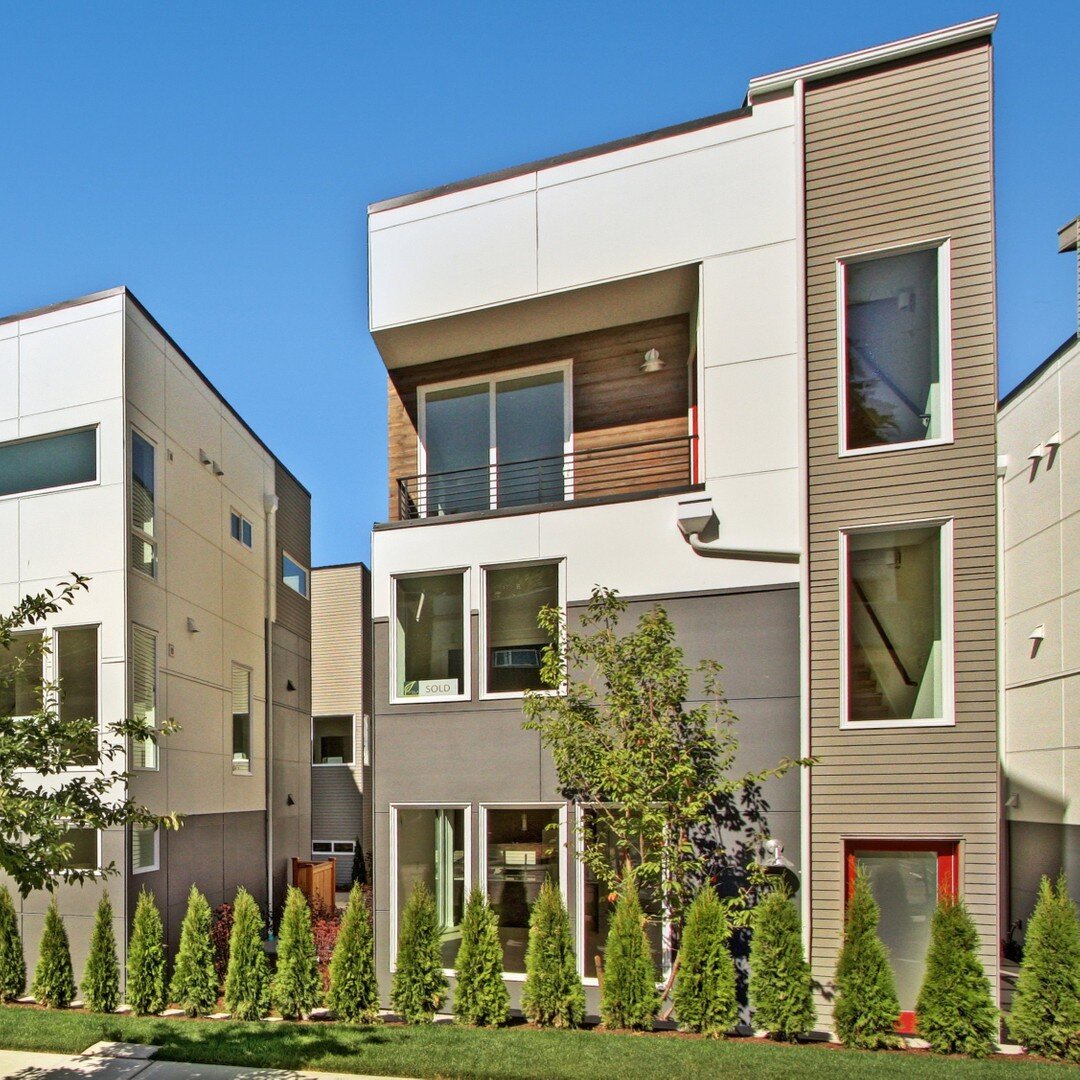 It's back to the Leschi neighborhood in southeast Seattle and our 4-Star Built Green, 10-townhouse MODA Urban development for Isola Homes! Providing three distinctive floor plans, the community is designed to offer a range of opportunities for homeow