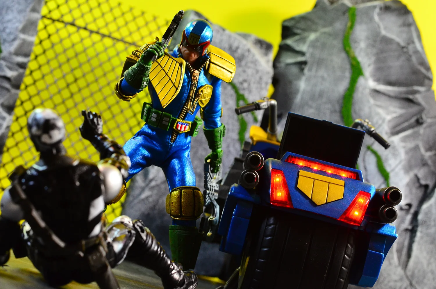 Mezco One:12 Collective PX Exclusive Judge Dredd — D Amazing