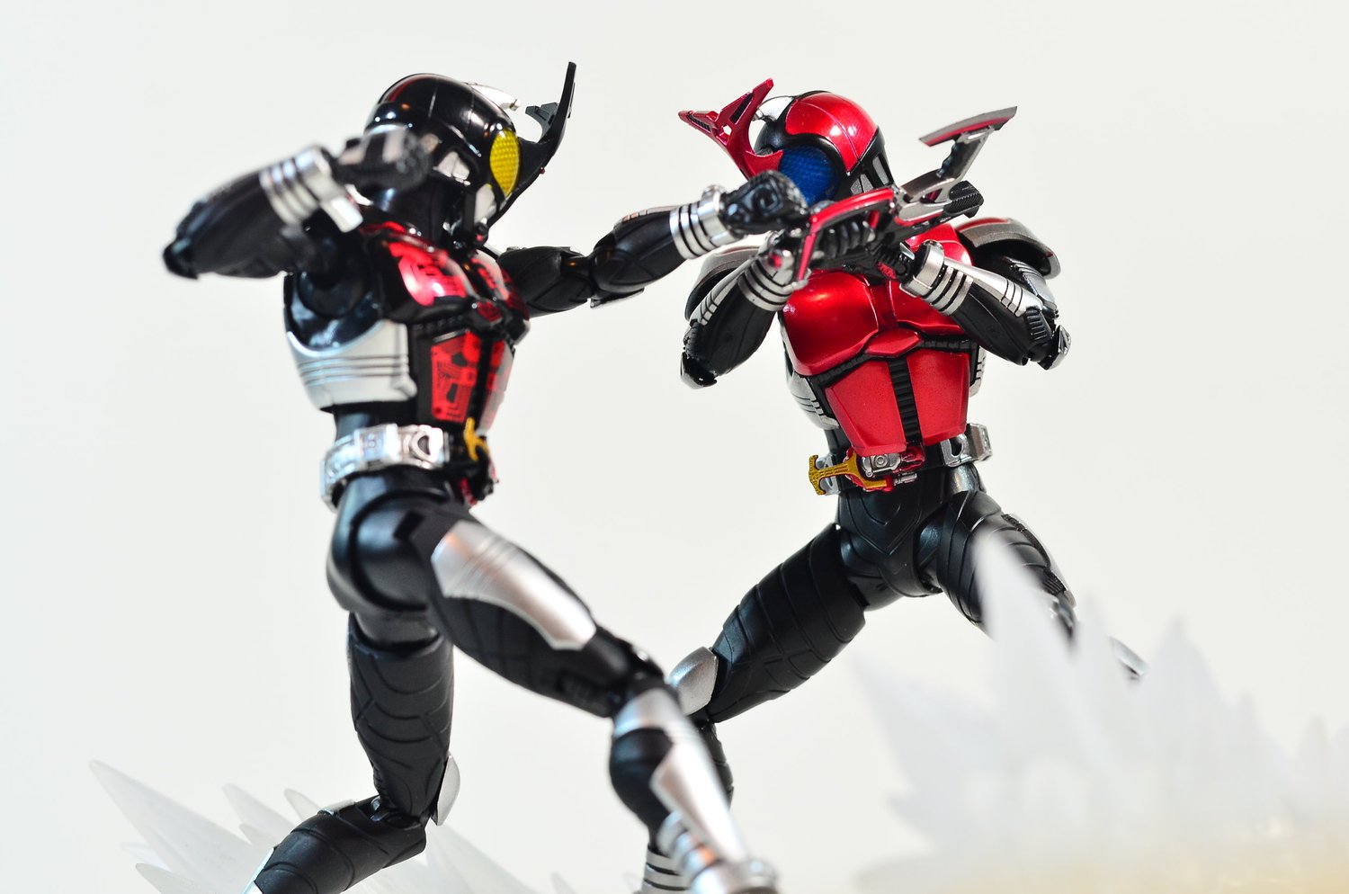 S.H. Figuarts Dark Kabuto — D Amazing, image size:1500x994