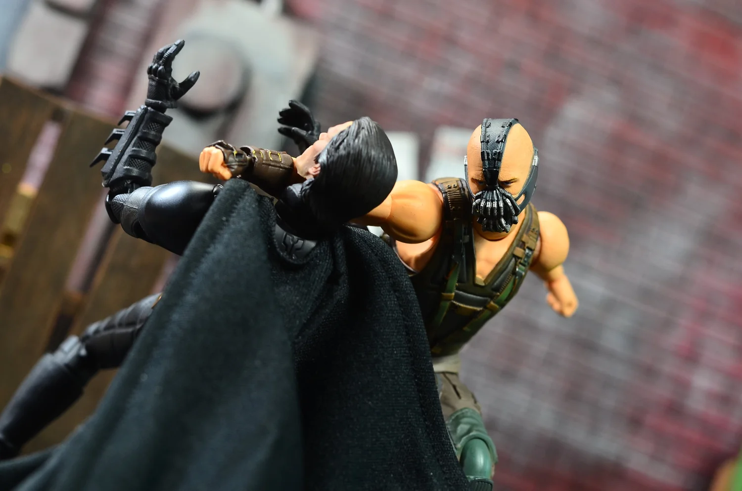 TOMZO　MAFEX THE DARK KNIGHT BANE s-l1200.jpg