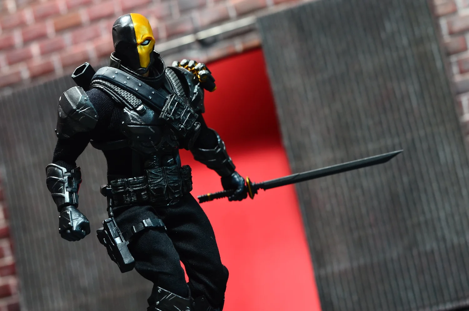 Mezco One:12 Stealth Deathstroke — D Amazing Mezco One:12 Stealth Deathstroke — D Amazing