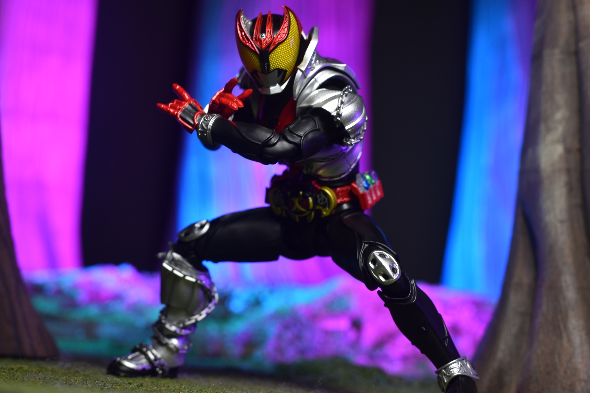 S.H. Figuarts (Shinkouchou Seihou) Kamen Rider Kiva — D Amazing S.H. Figuarts (Shinkouchou Seihou) Kamen Rider Kiva — D Amazing