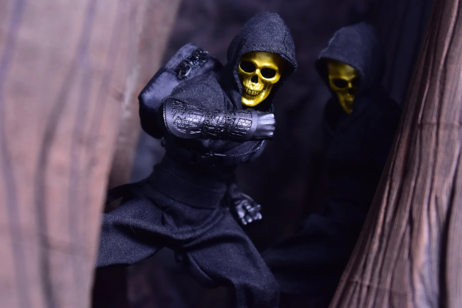 Mezco One:12 House of Gold Skulls Gold Skull Ninja — D Amazing