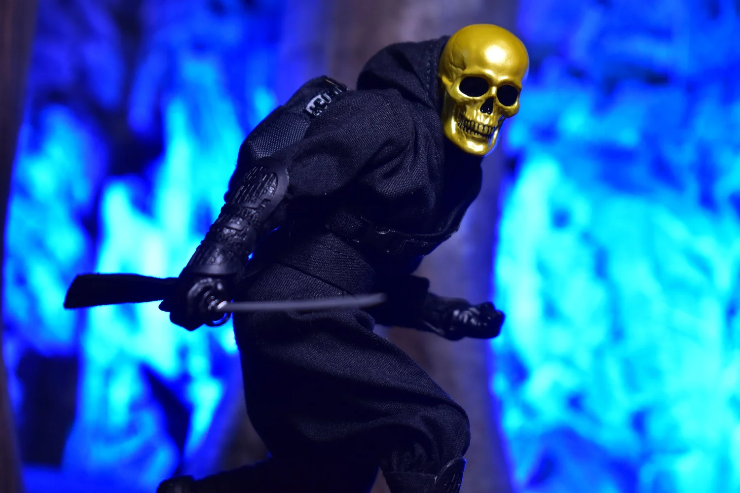 Mezco One:12 House of Gold Skulls Gold Skull Ninja — D Amazing