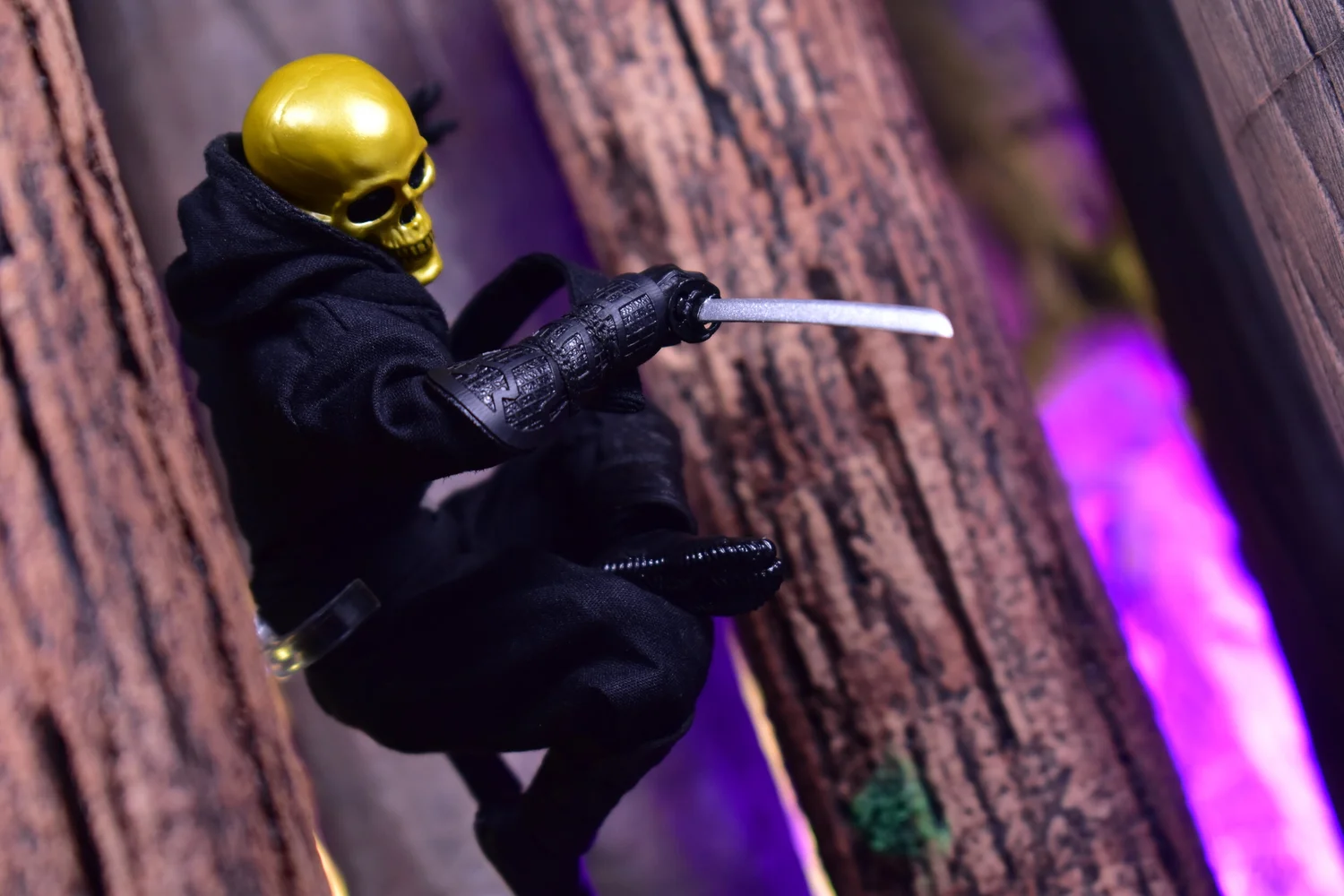 Mezco One:12 House of The Golden Skulls SEALED