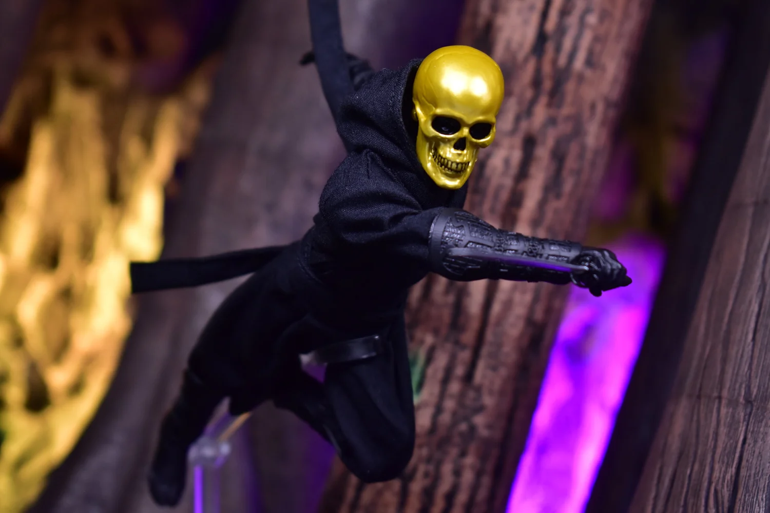Mezco One:12 House of Gold Skulls Gold Skull Ninja — D Amazing