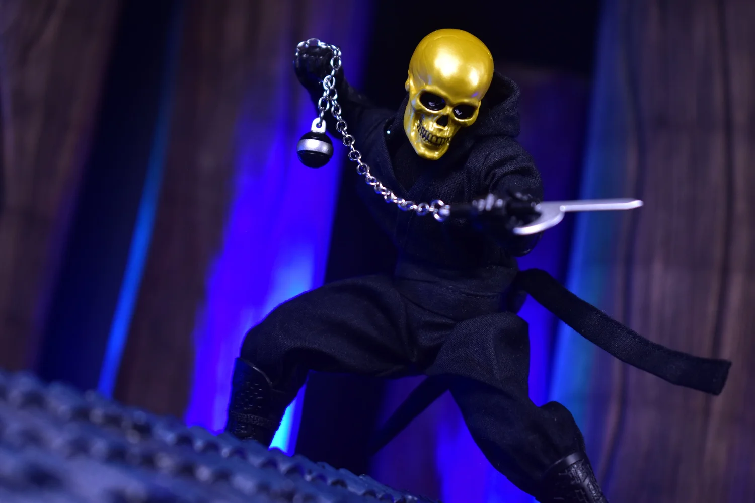 Mezco One:12 House of Gold Skulls Gold Skull Ninja — D Amazing