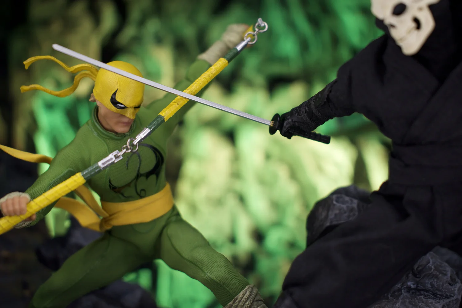 Mezco One:12 Collective Iron Fist — D Amazing