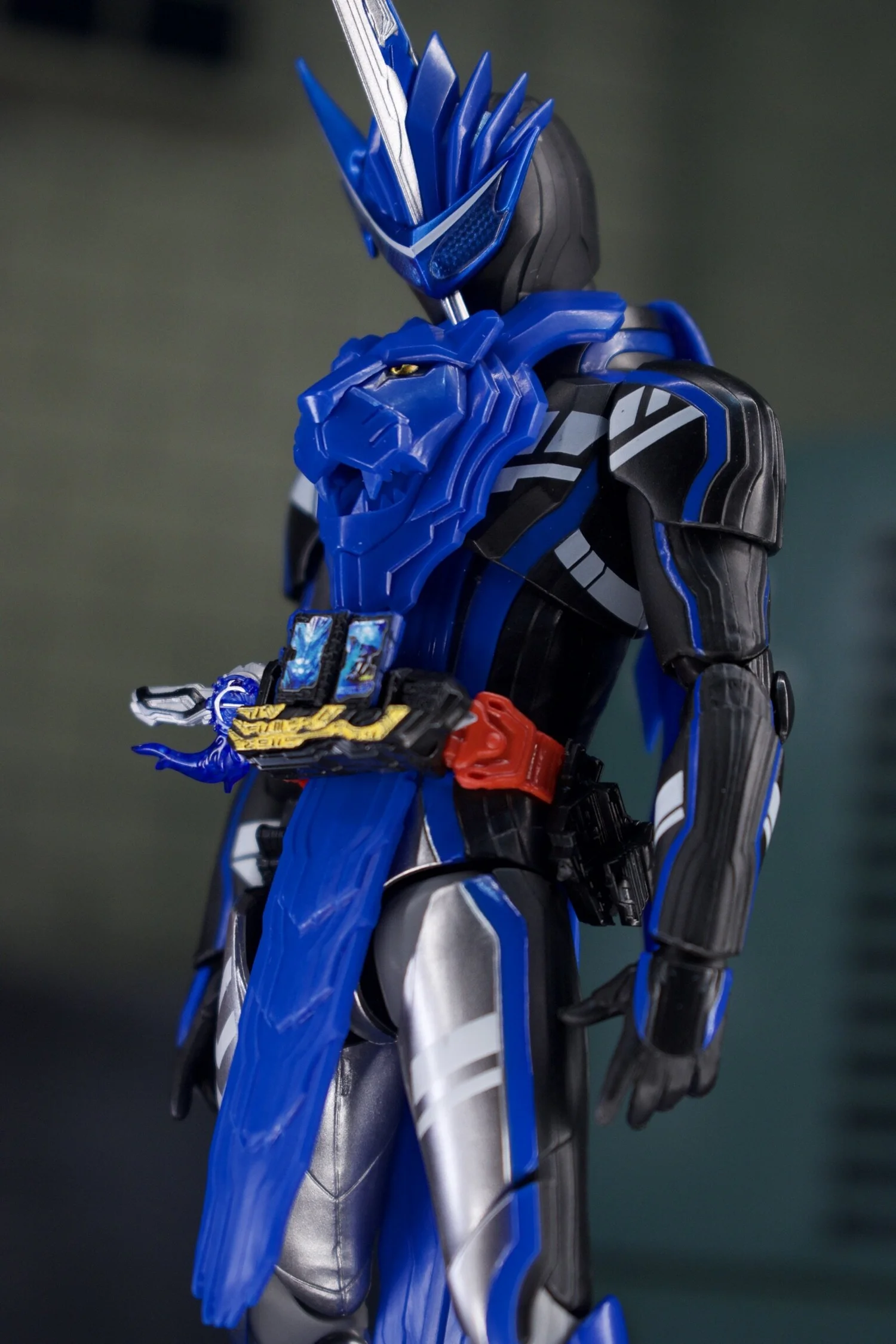 Tamashii Nations S.H.Figuarts – Kamen Rider Blades Lion Senki, Action Figure Da Collezione Con Spade