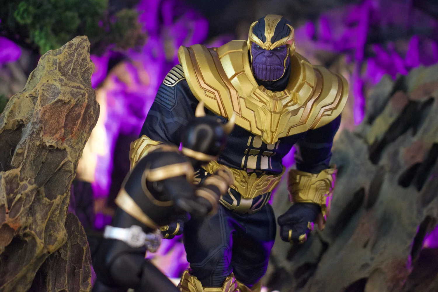 Mezco One:12 Collective Thanos — D Amazing