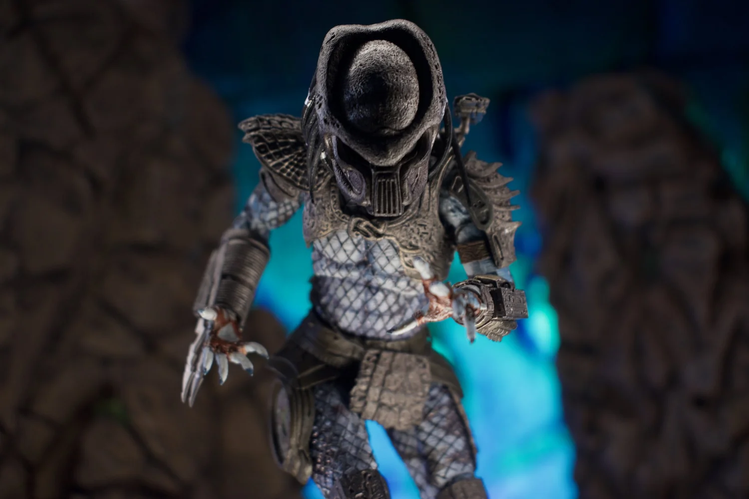NECA Ultimate Predator 2: Warrior Predator — D Amazing