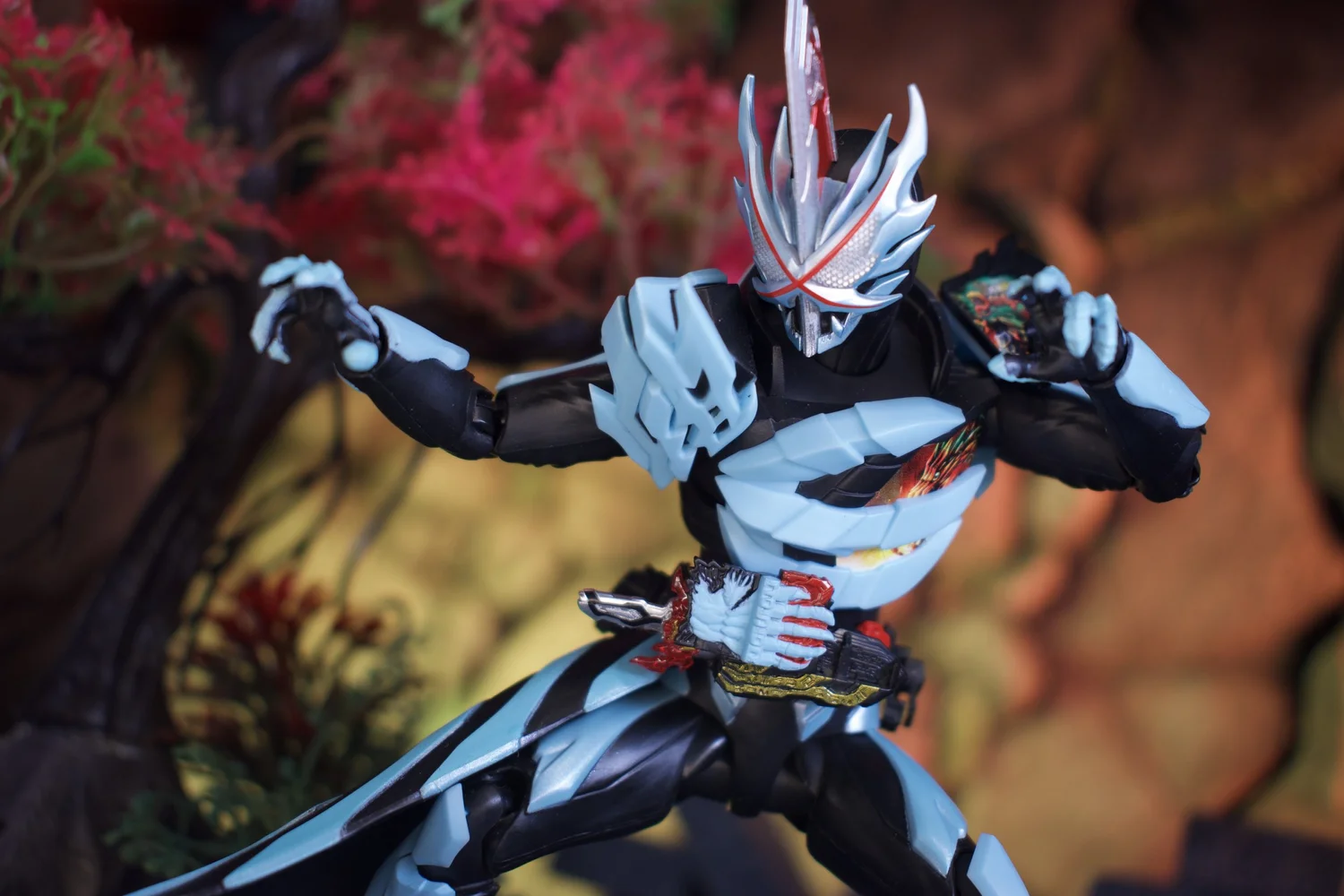 S.H. Figuarts Kamen Rider Saber Primitive Dragon — D Amazing