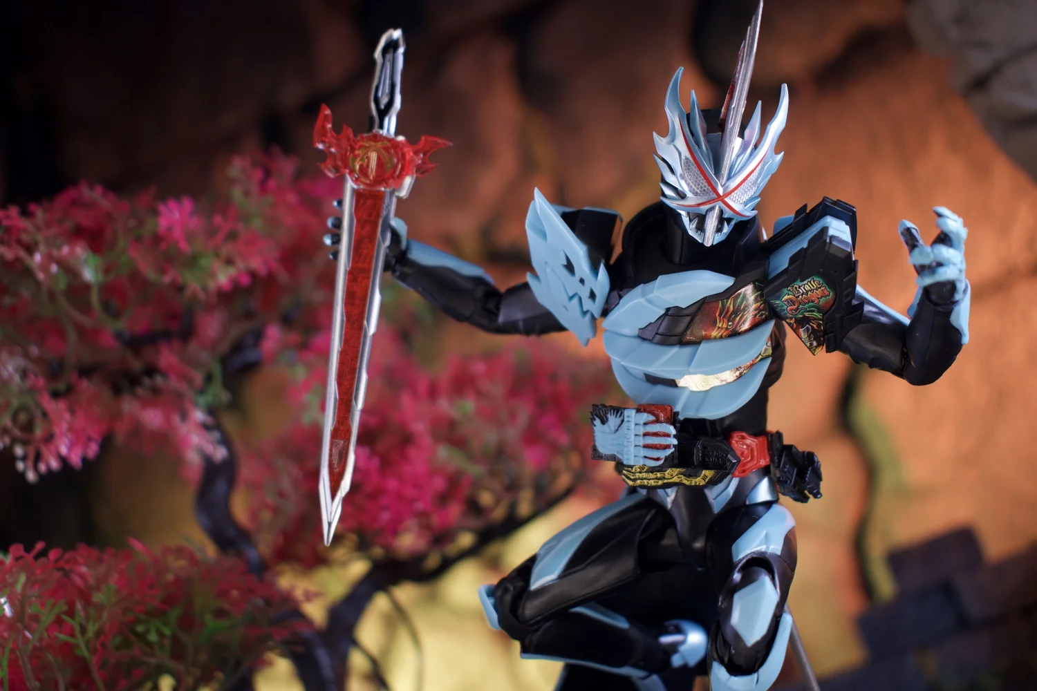 S.H. Figuarts Kamen Rider Saber Primitive Dragon — D Amazing