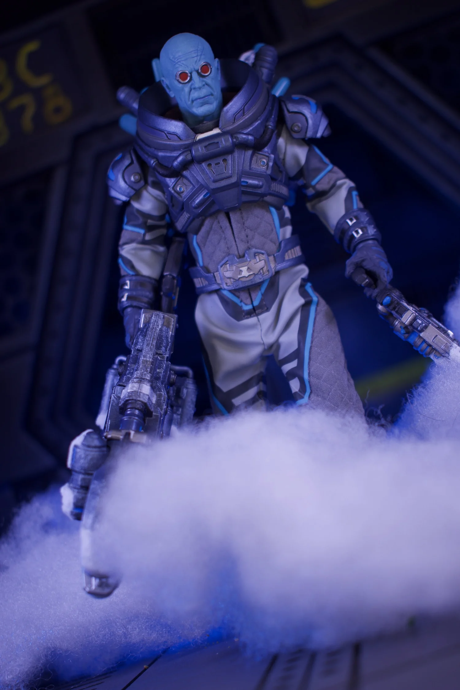 Mezco One:12 Collective DC Comics Mr. Freeze — D Amazing