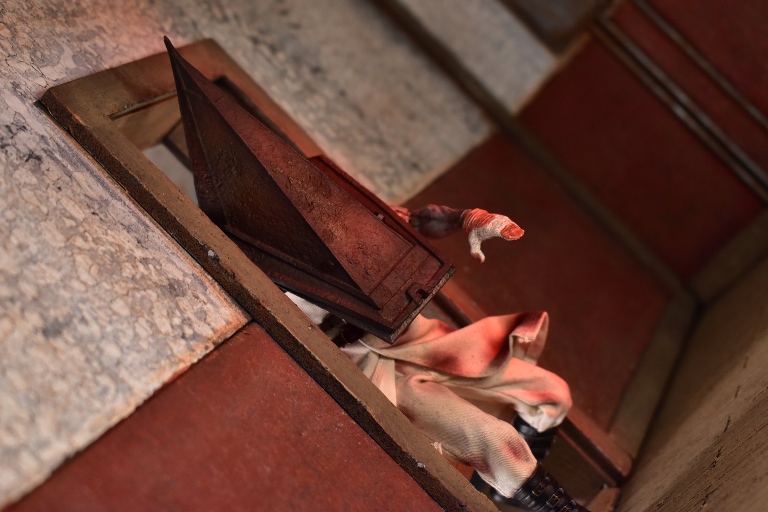 Red Pyramid Thing One:12 Collective | Silent Hill 2 | Mezco Toyz