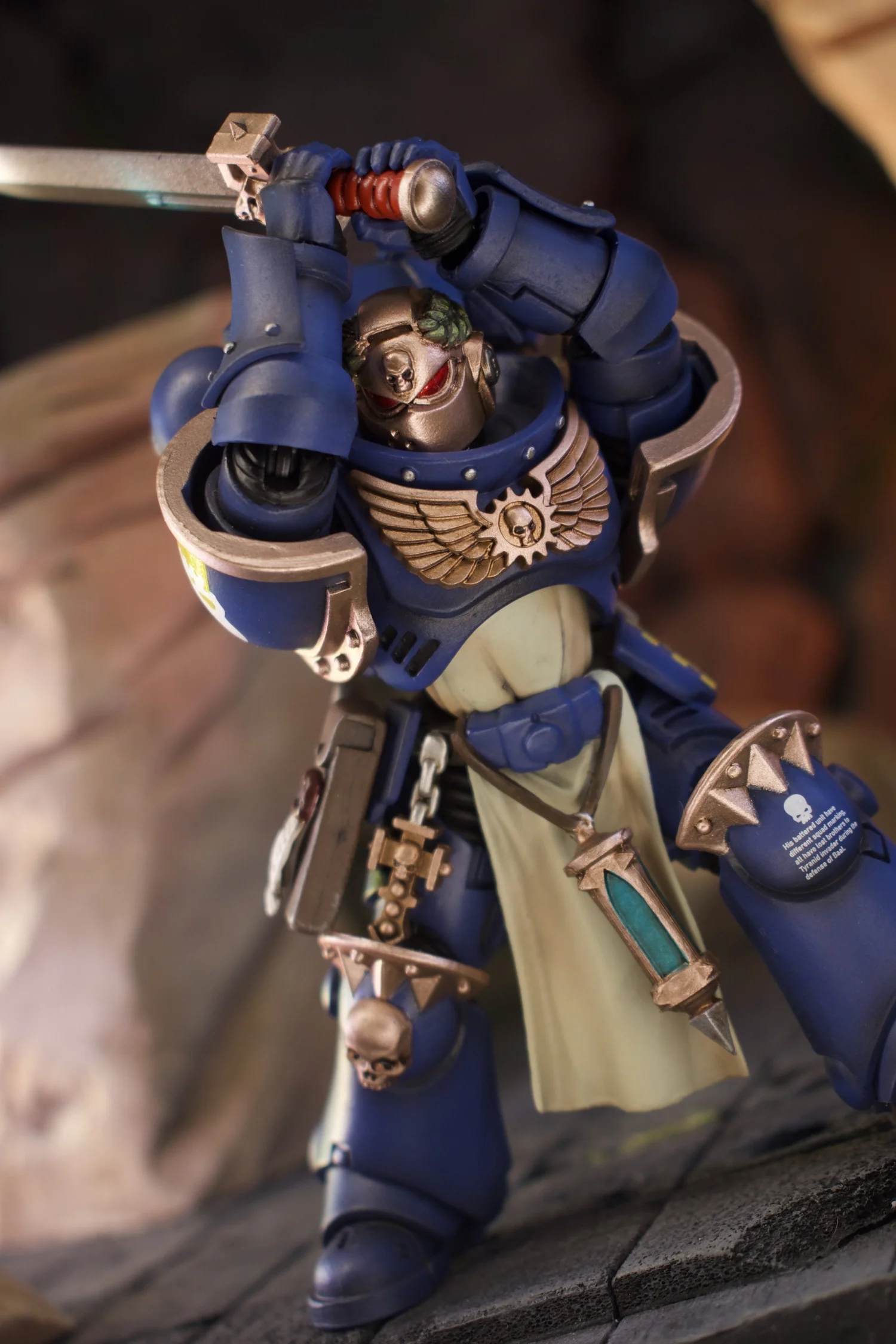 JoyToy 1:18 Warhammer 40K Ultramarines Primaris Company Champion