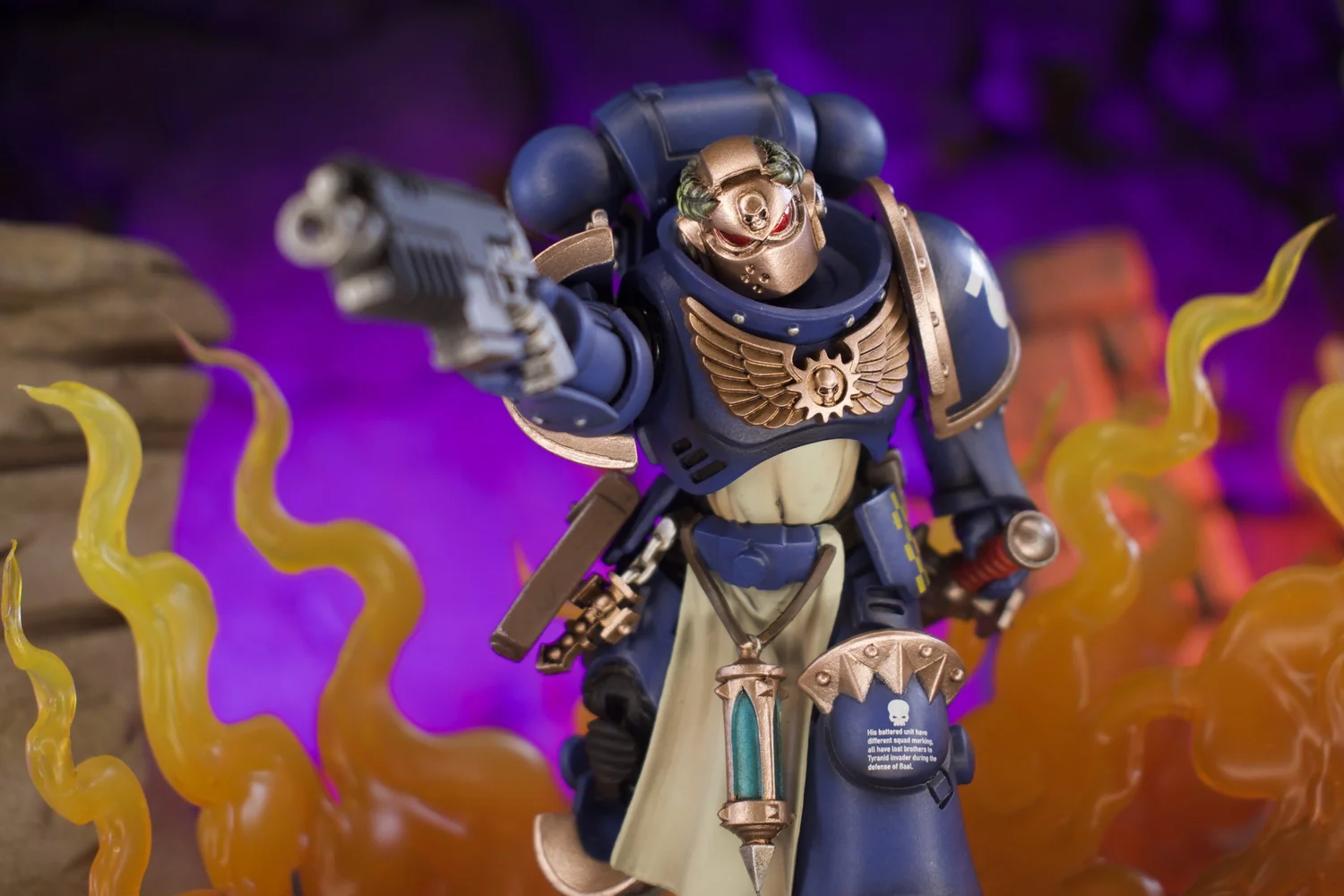 JoyToy 1:18 Warhammer 40K Ultramarines Primaris Company Champion