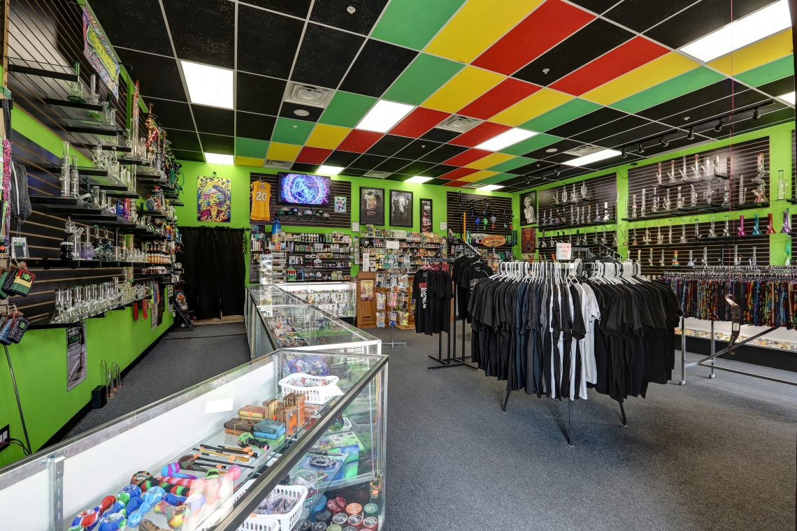 Started in 2016 as a hobby and life long passion, Best Buds smoke shop has grown beyond a child hood dream. Today, Best Buds Smoke Shop is a must visited premier smoke shop and head shop in Tempe, Arizona! Best Buds Smoke Shop in Tempe is centrally located to serve the east valley. When you're ready to get your smoke on, Best Buds is convenient to the Tempe, Mesa and Scottsdale areas. We are at the McClintock light rail stop, just minutes from anywhere.