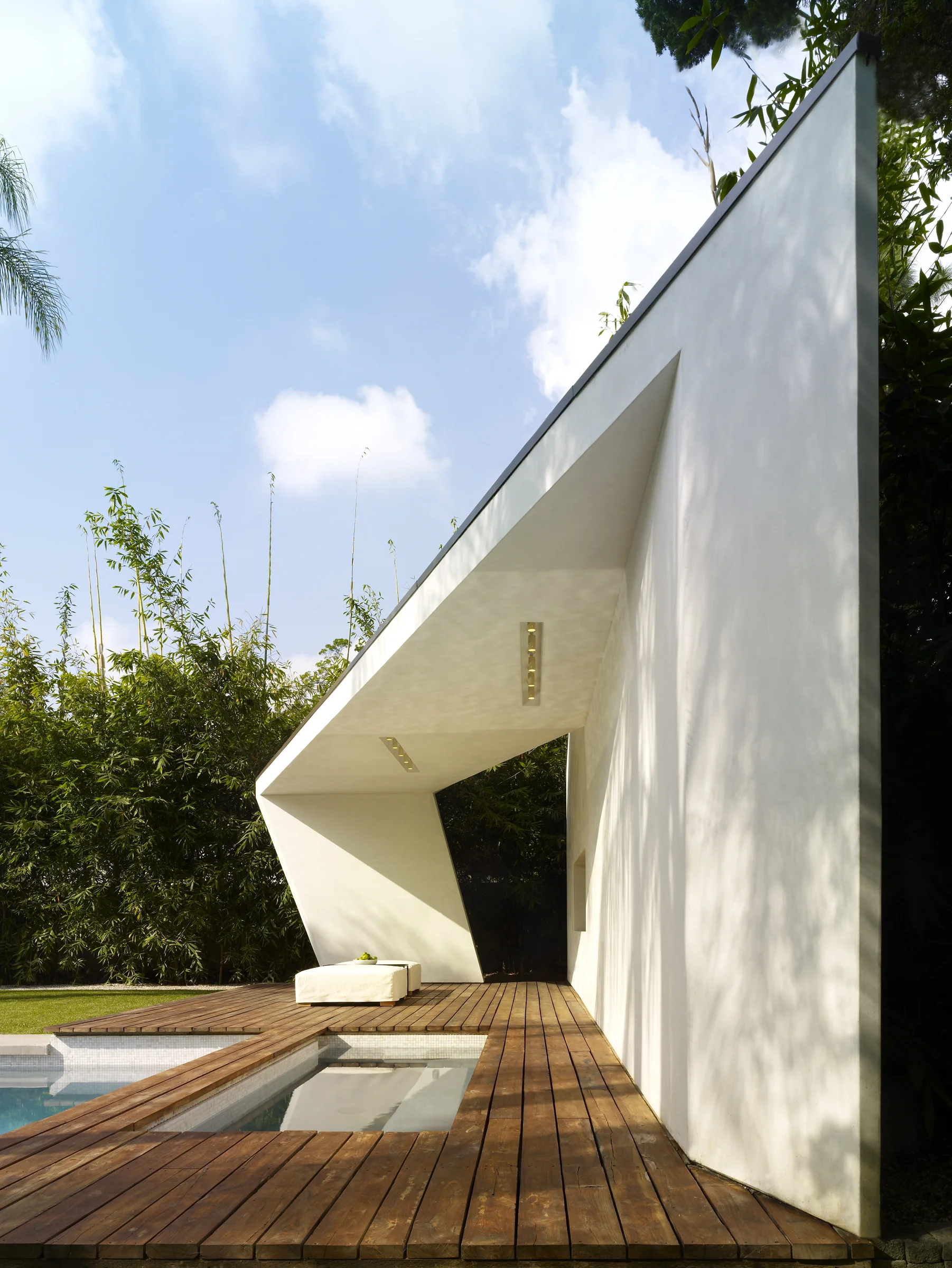 06 Shade structure and spa looking west.jpg