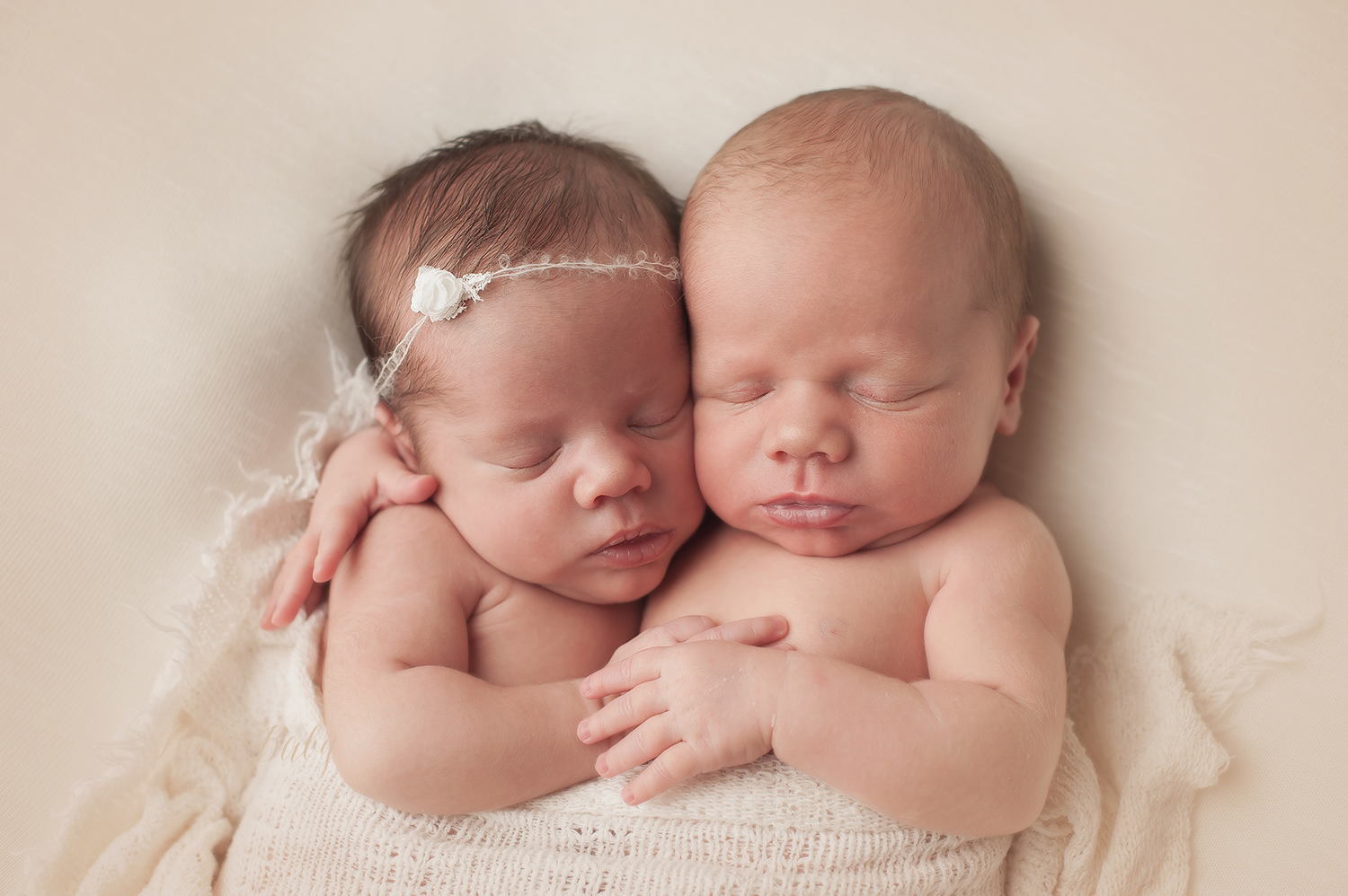 twin-newborn-pictures.jpg