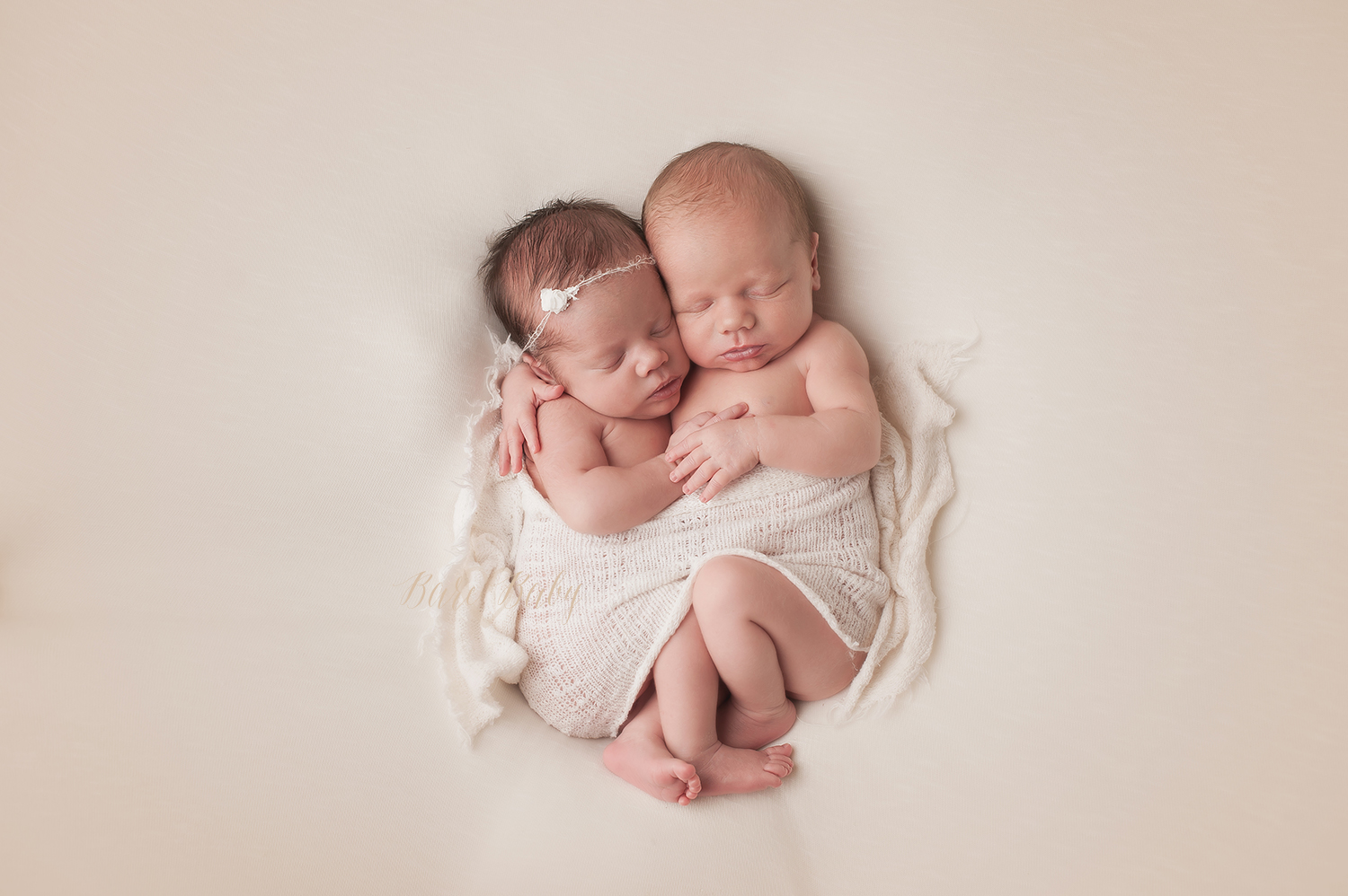 twins-newborn-photos.jpg