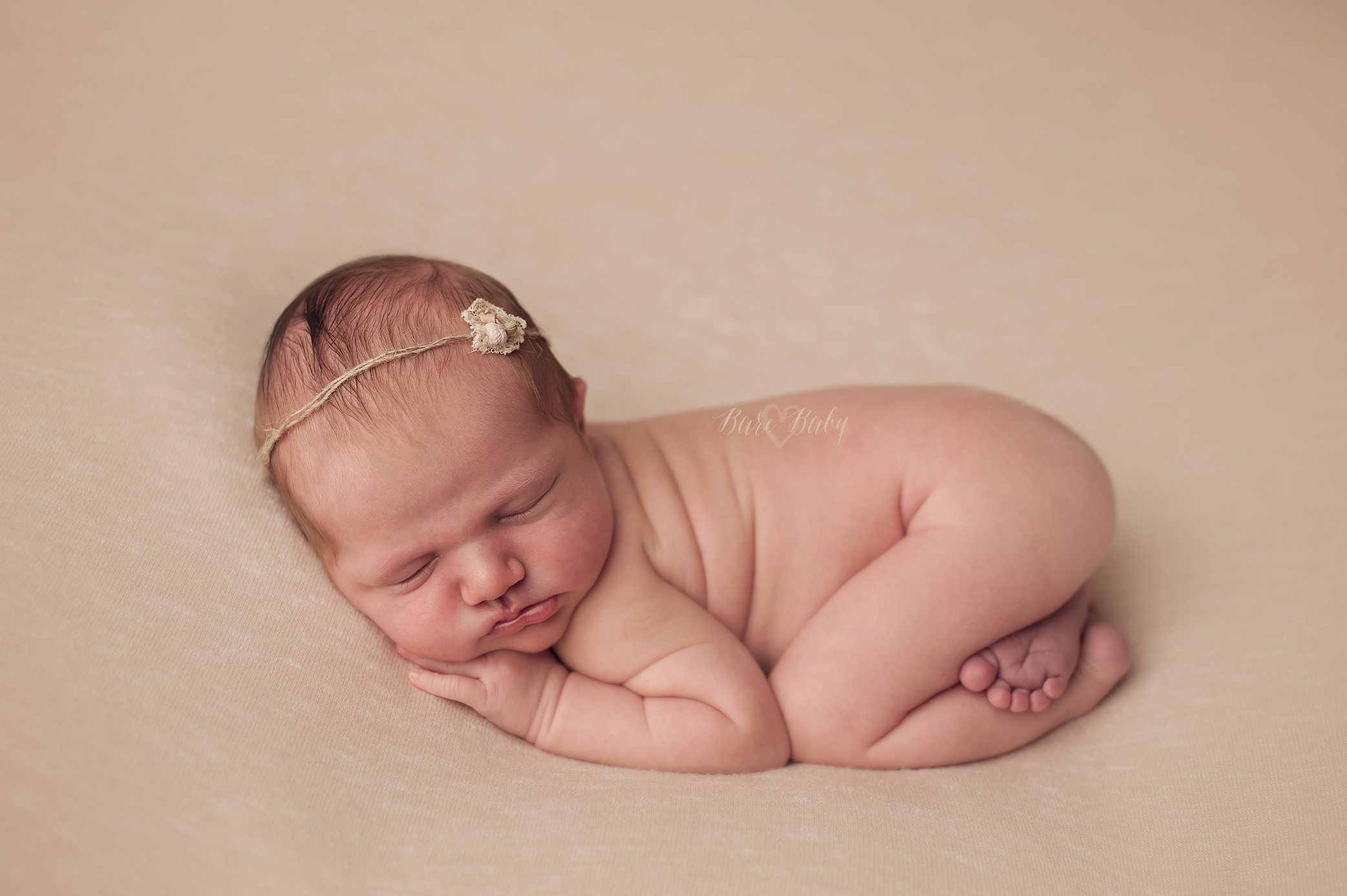 westerville-newborn-photographer-bare-baby.jpg