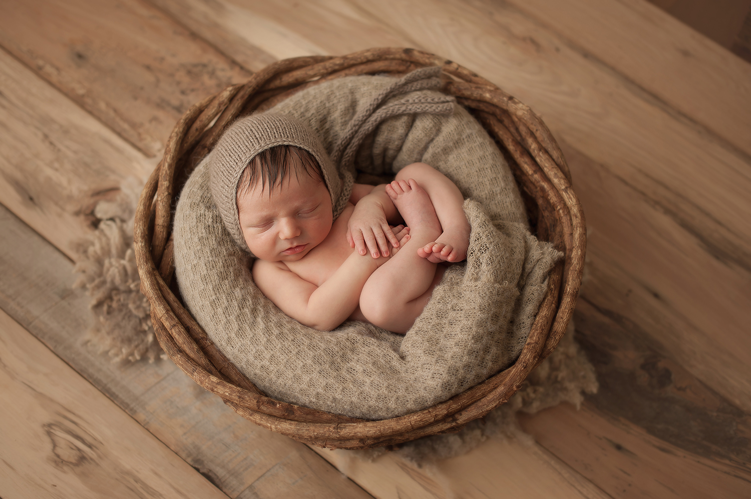 black-and-white-newborn-photos.jpg