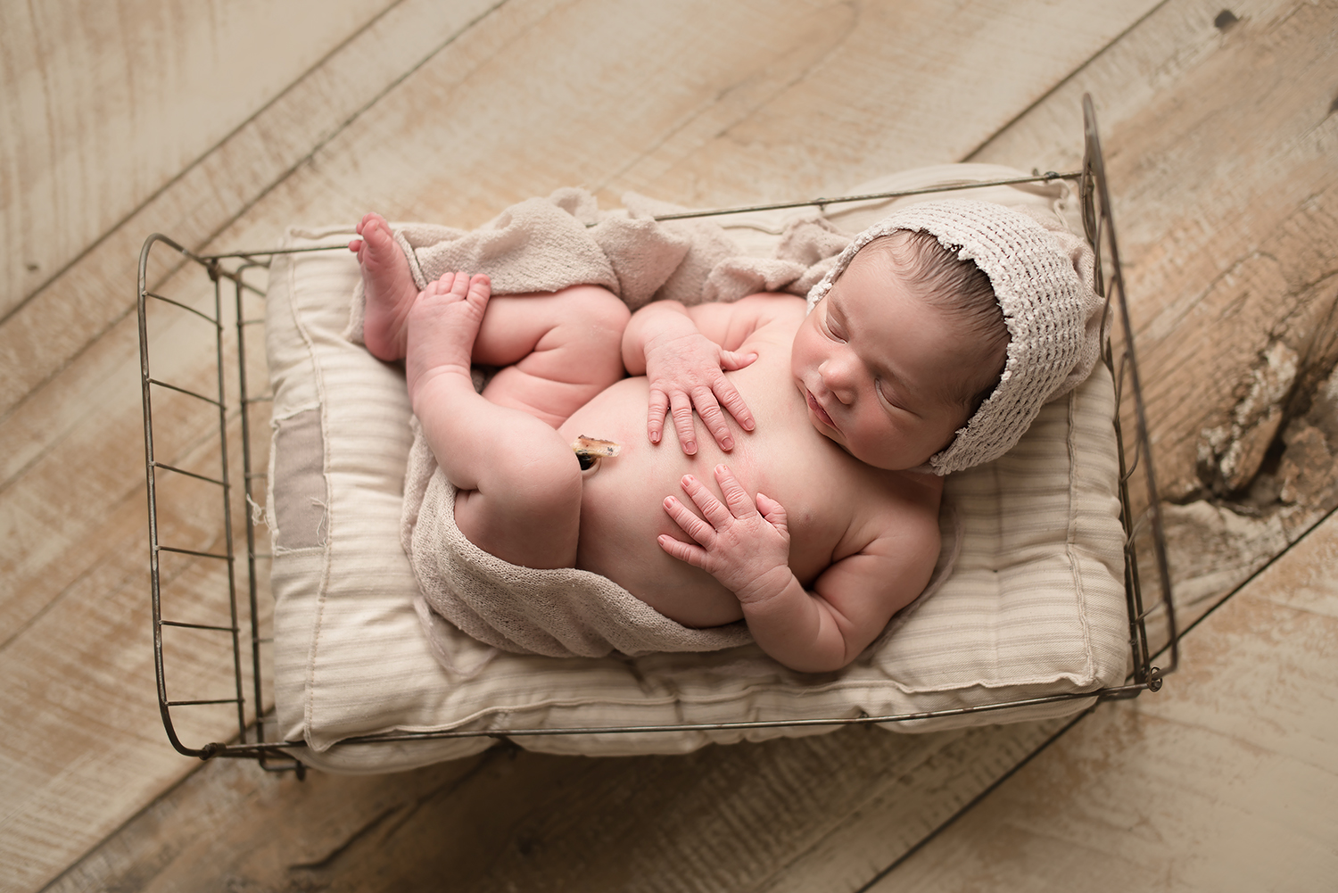 baby-photographer-columbus-ohio-bare-baby.jpg