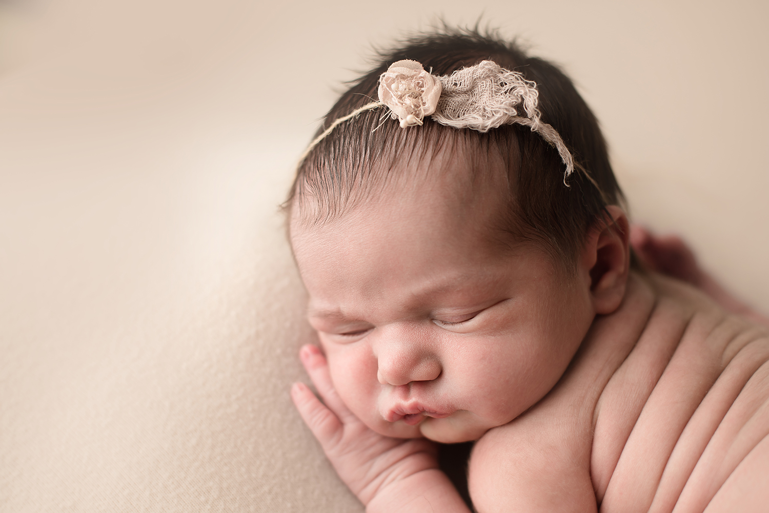 newborn-photographers-columbus-ohio-bare-baby.jpg
