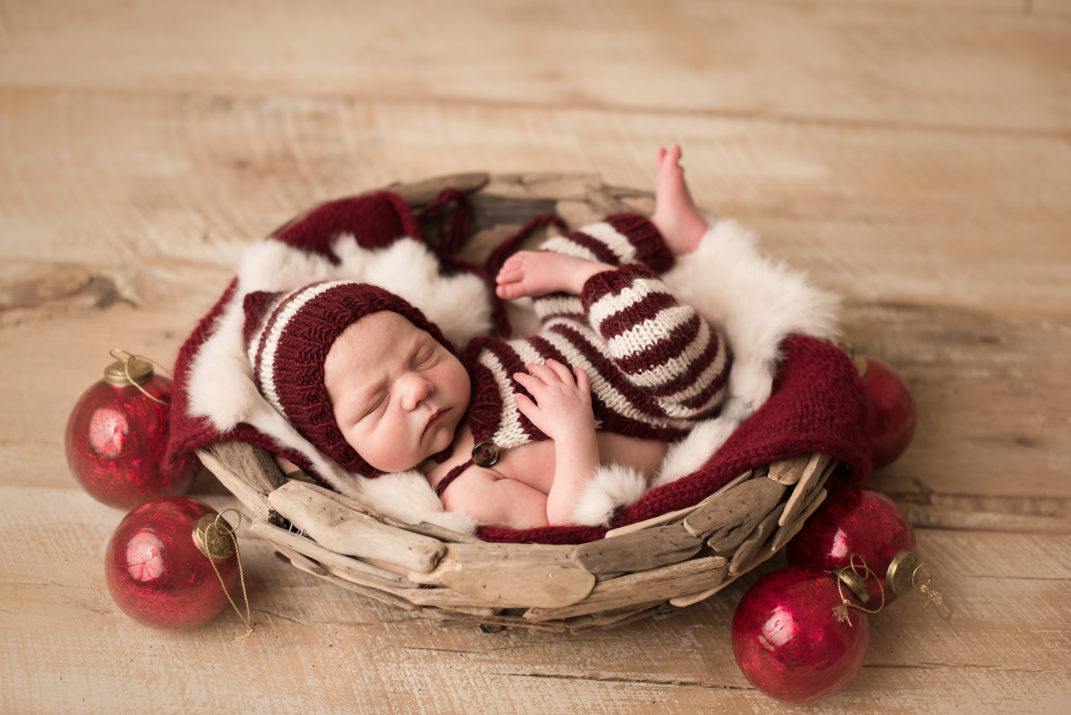 best-christmas-newborn-photos.jpg
