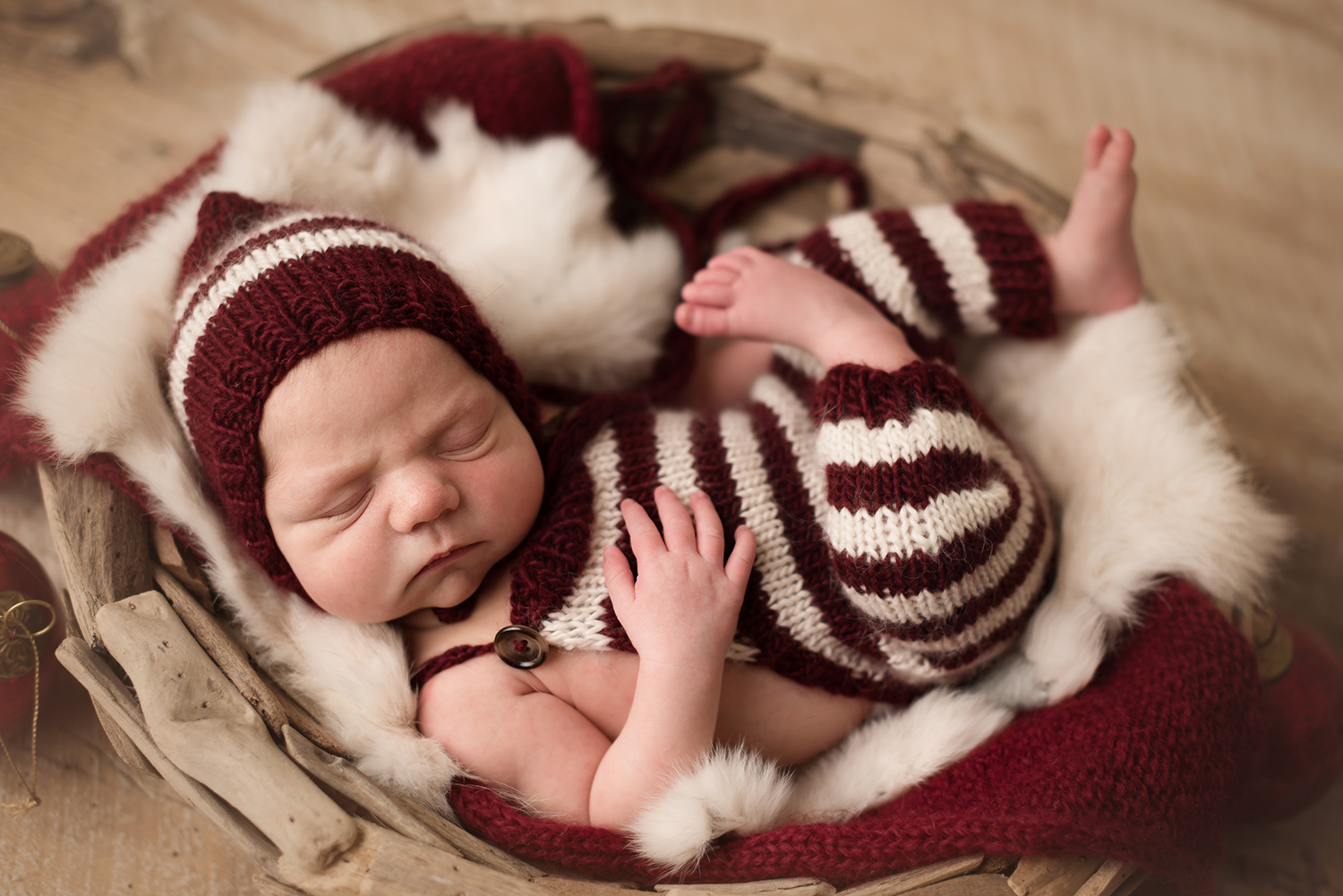 newborn-christmas-photo.jpg