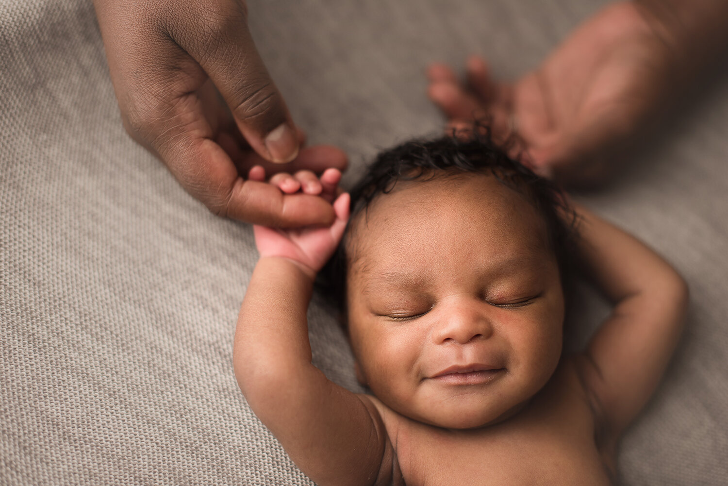 worthington-newborn-photographer-barebabyphotography.jpg