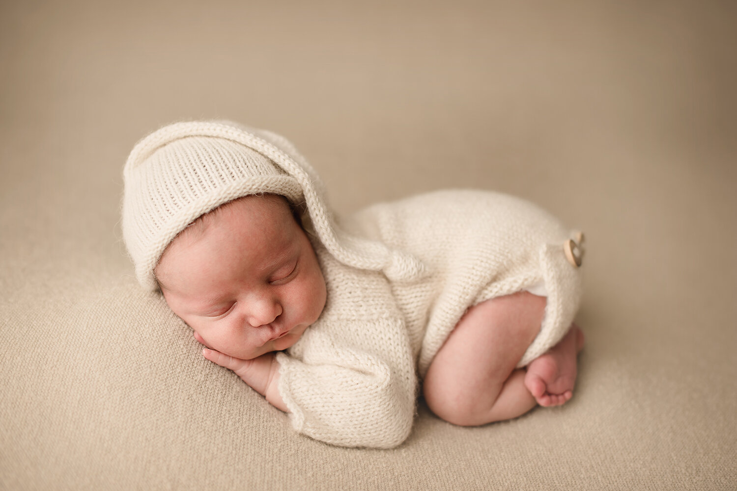 hilliard-newborn-photographer-barebabyphotography.jpg