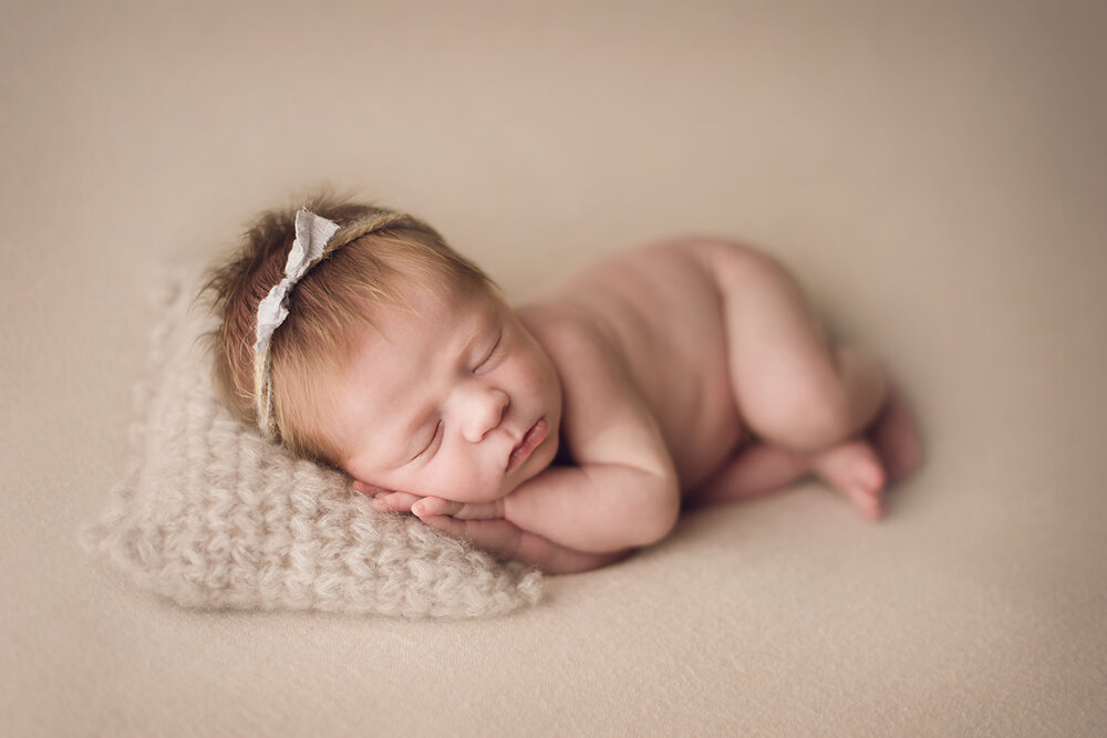 sleeing-newborn-baby-photos-newalbany-ohio.jpg