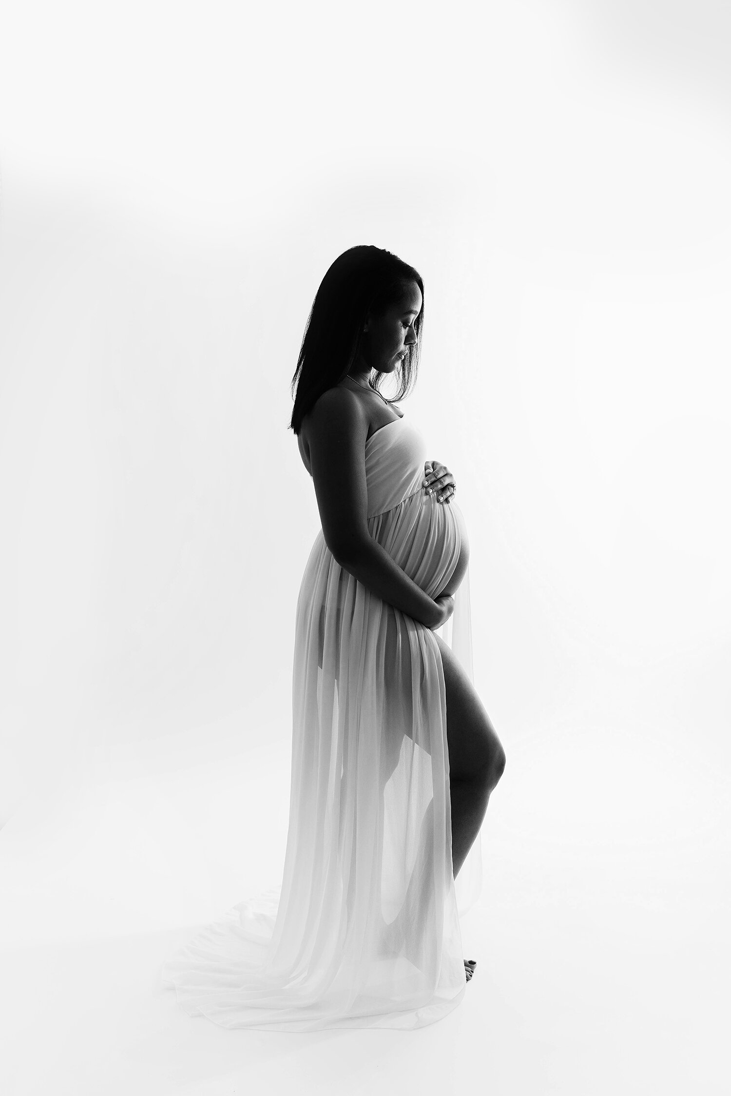 columbusohio-maternity-photographer-silhouette-black-and-white.jpg