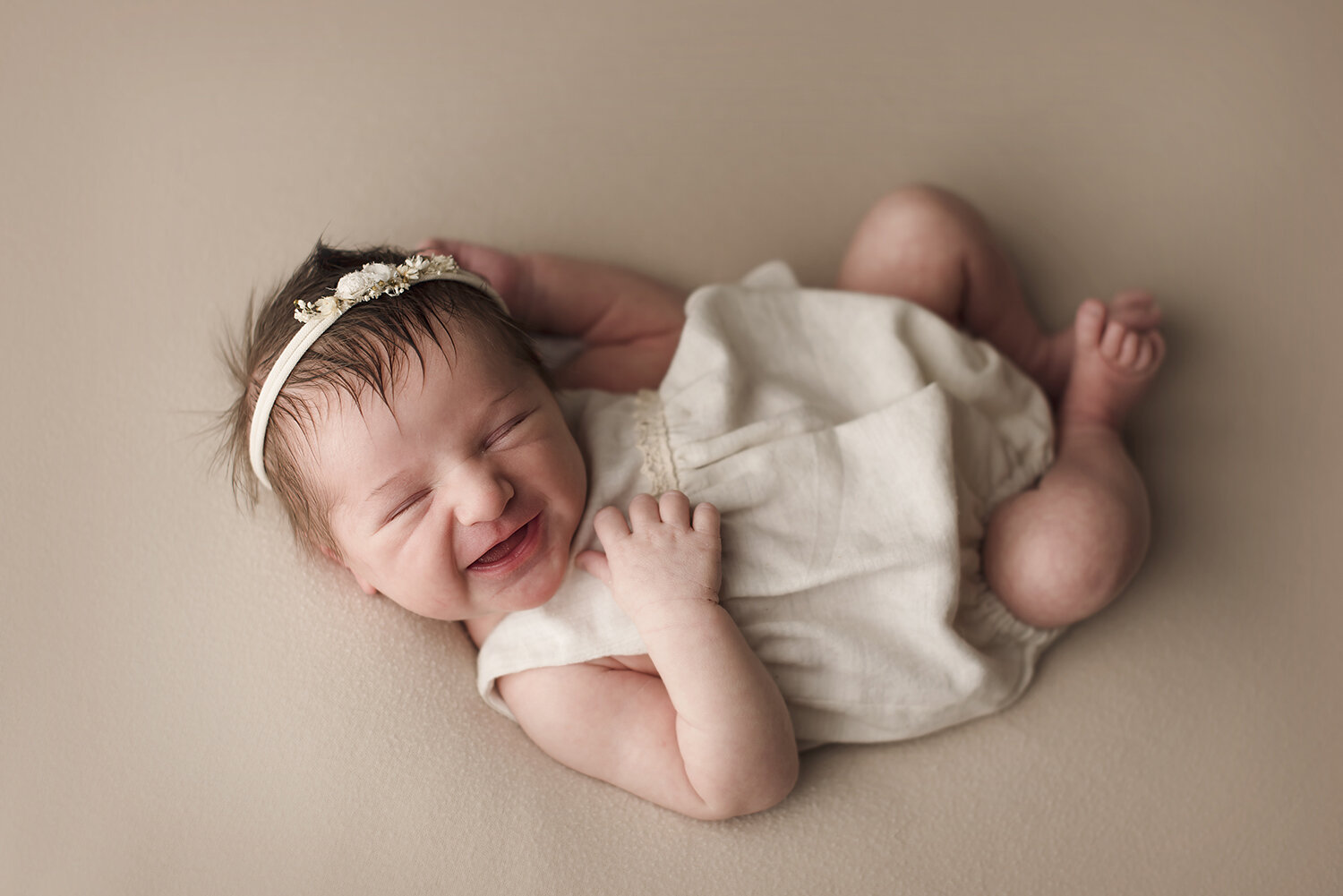 columbus-ohio-beautiful-smiling-newborn-baby-photography.jpg