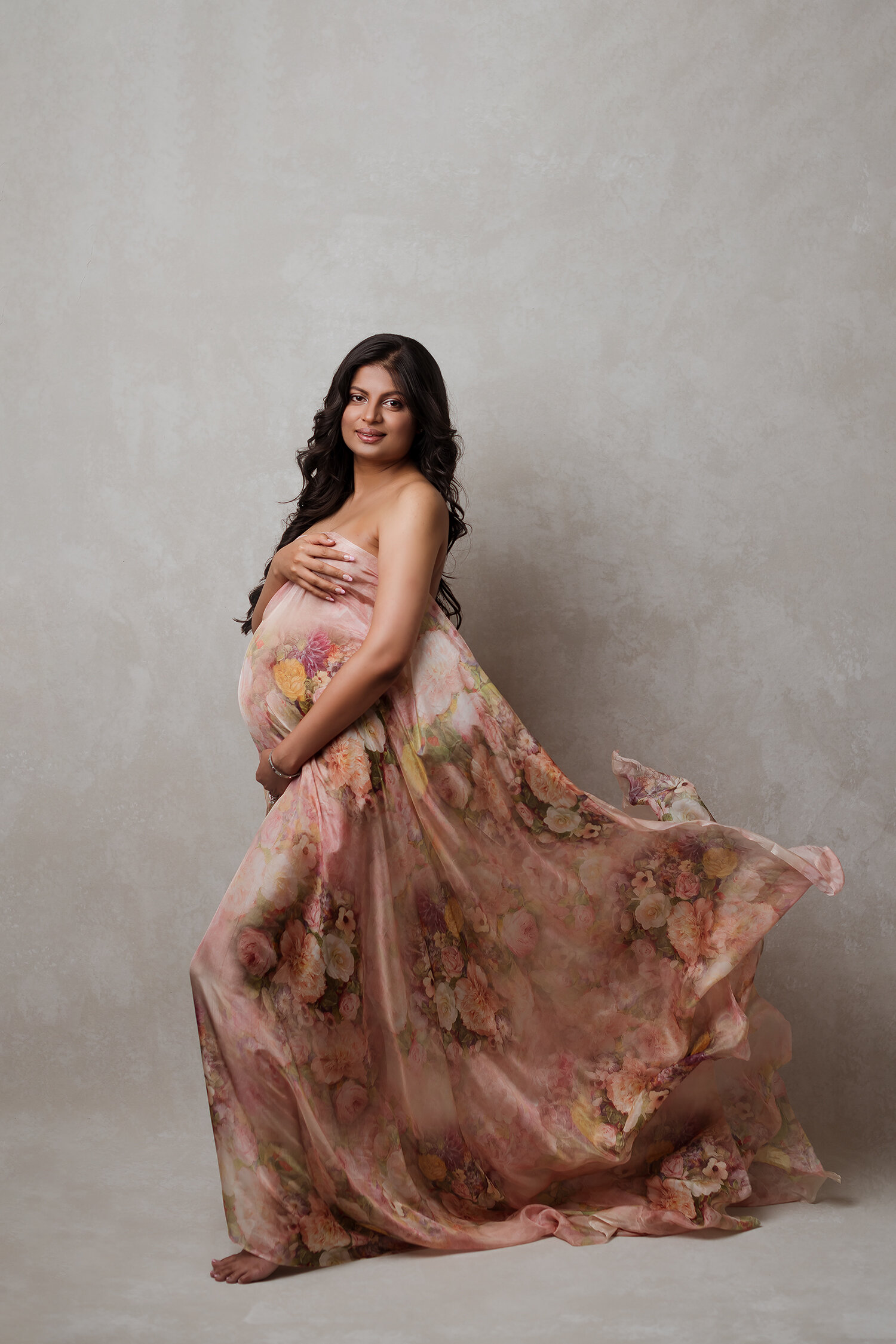 beautiful-floral-elegant-maternity-photoshoot-columbus-ohio.jpg