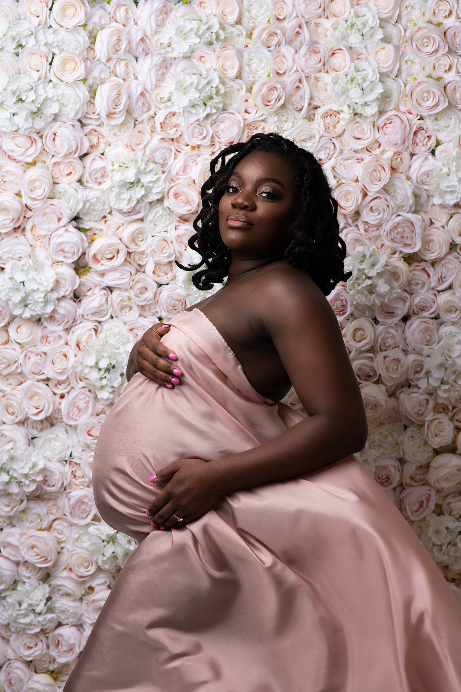 Flowers_maternity_photos_ethereal_beautiful_ backdrop_columbusohio_photographer.jpg