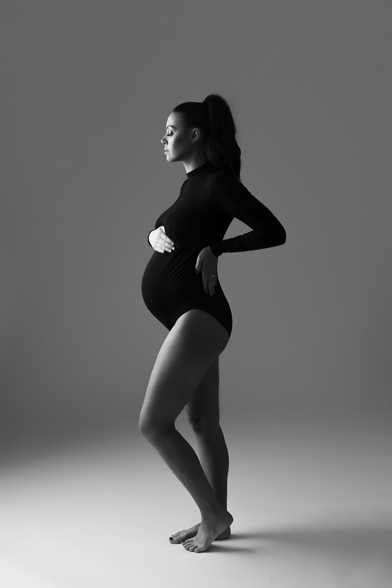 black_and_white_maternity_photography_barebaby_columbusohio.jpg